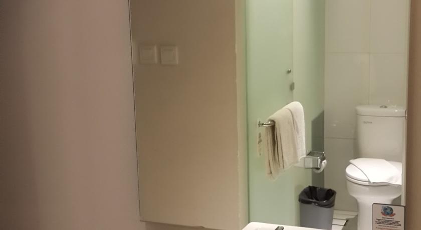V Hotel Tebet