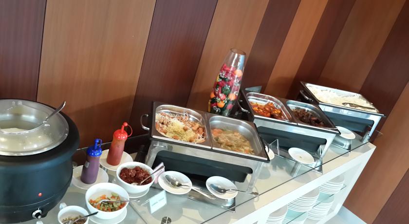 V Hotel Tebet