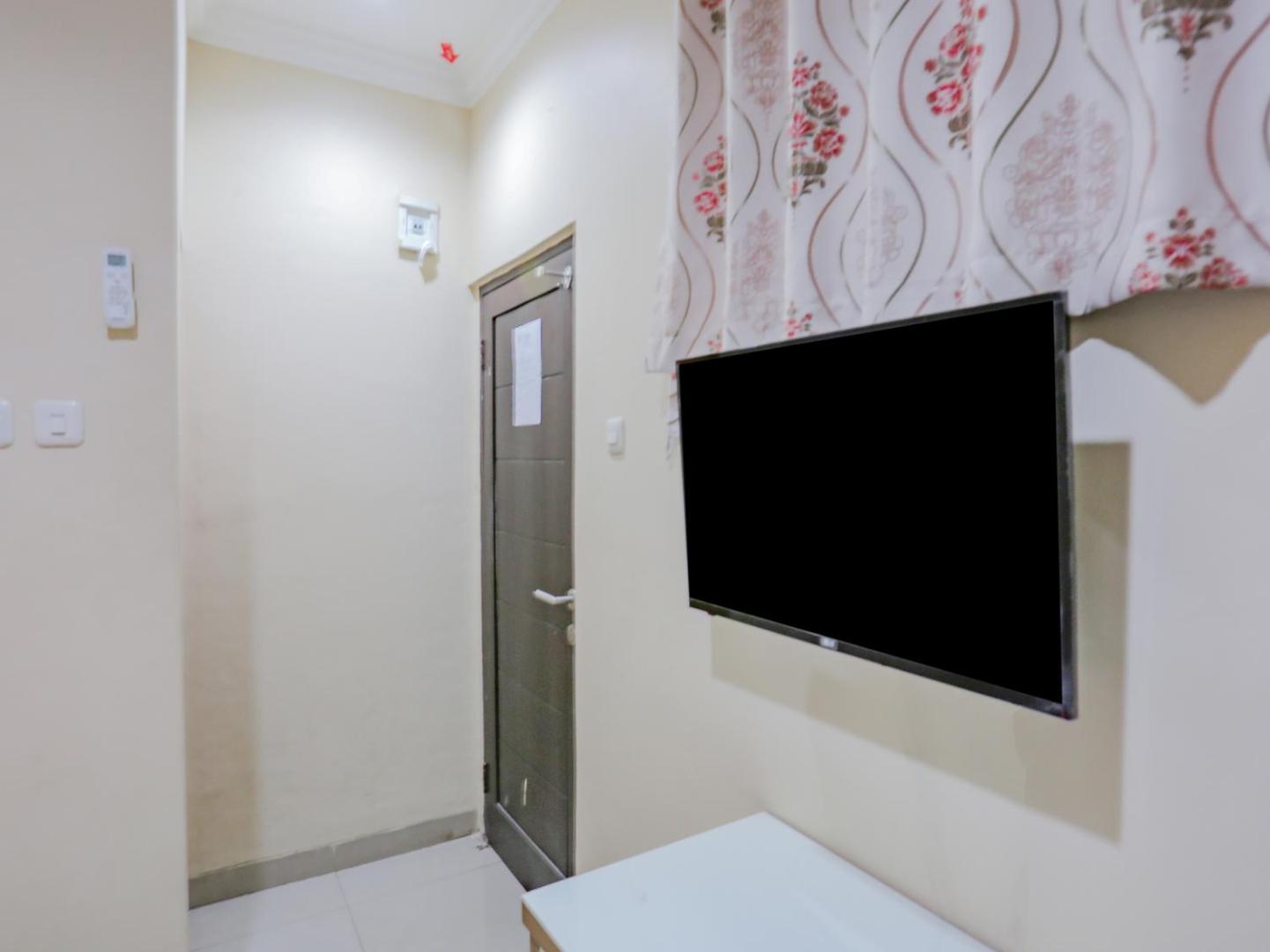 Wisma Basco Syariah by OYO Rooms