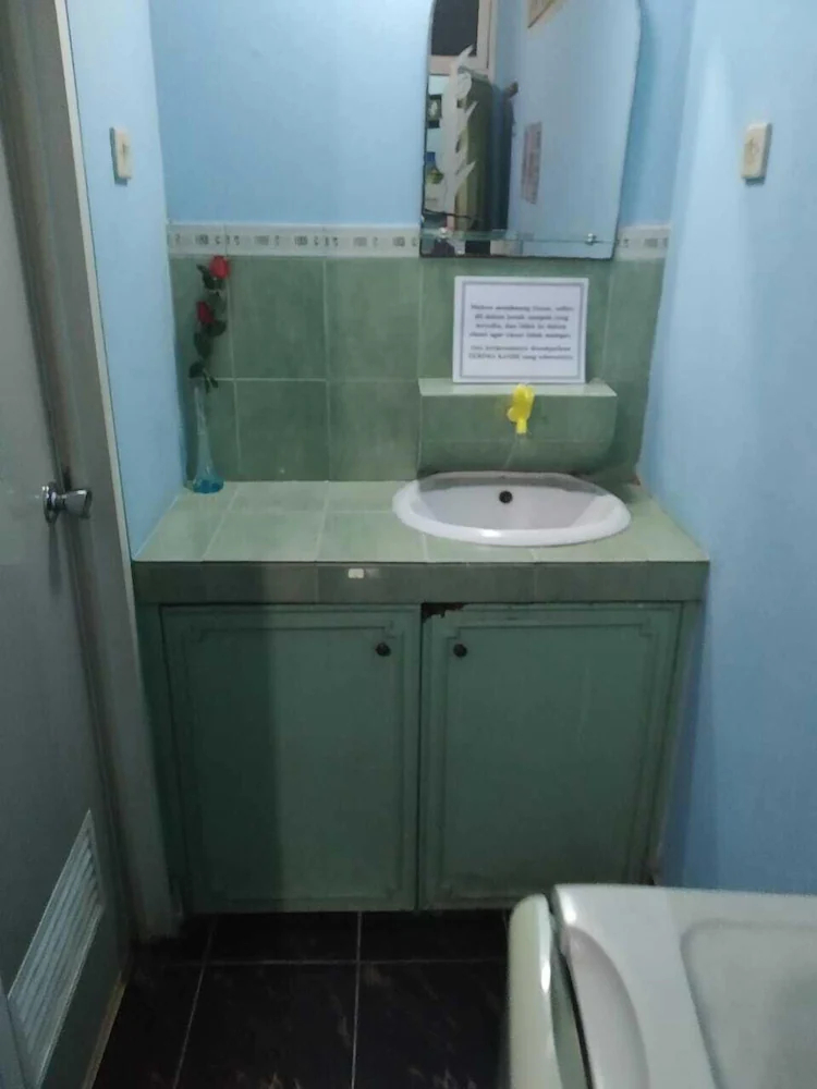 Wisma Kurnia Raharja by OYO