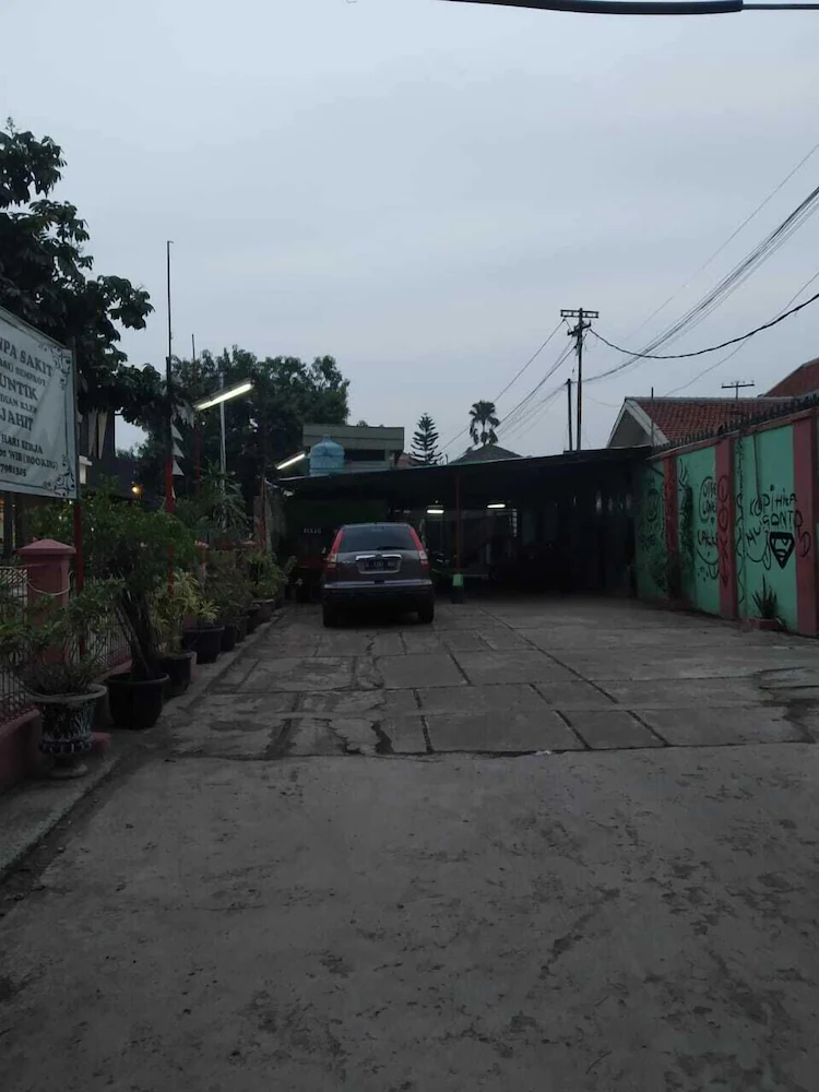 Wisma Kurnia Raharja by OYO