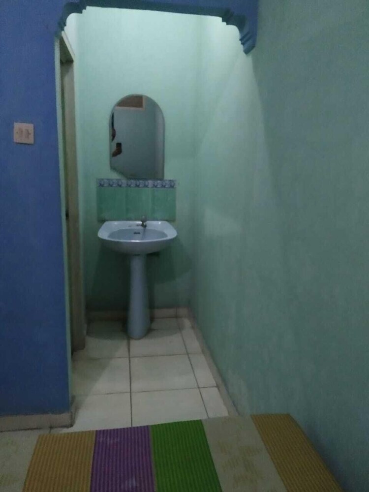 Wisma Kurnia Raharja by OYO