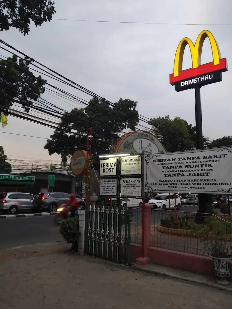 Wisma Kurnia Raharja by OYO