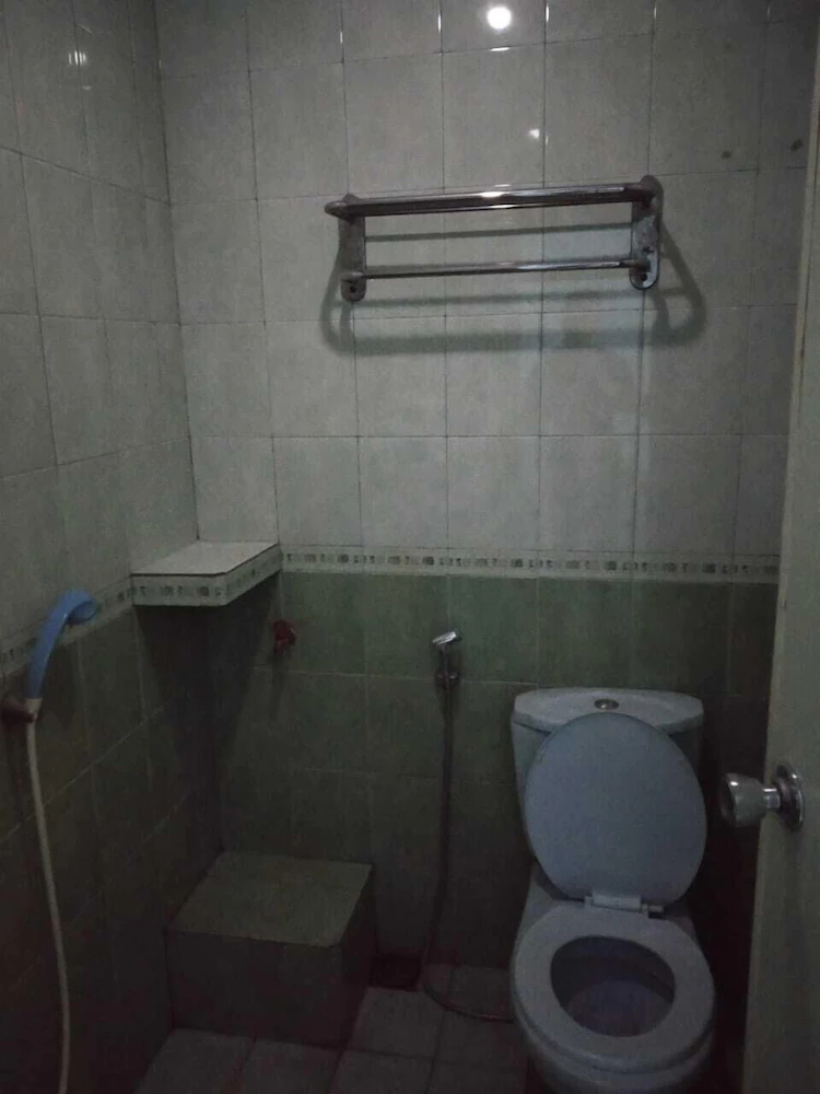 Wisma Kurnia Raharja by OYO