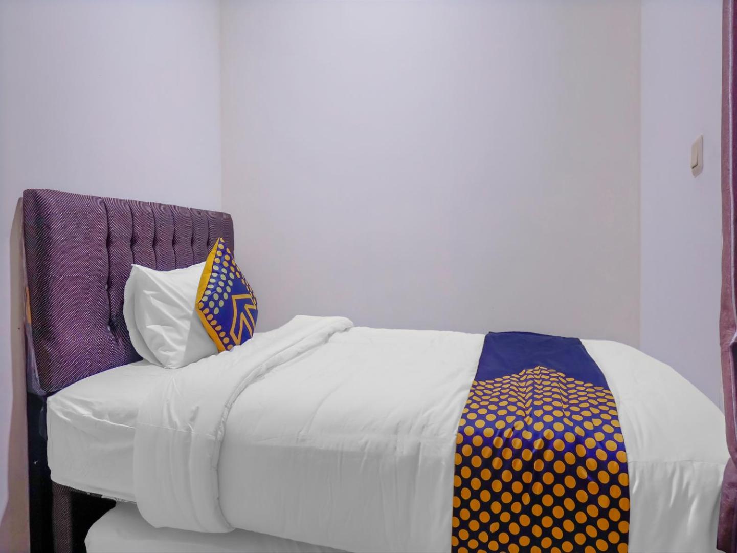 Wisma Madinah Syariah by OYO Rooms