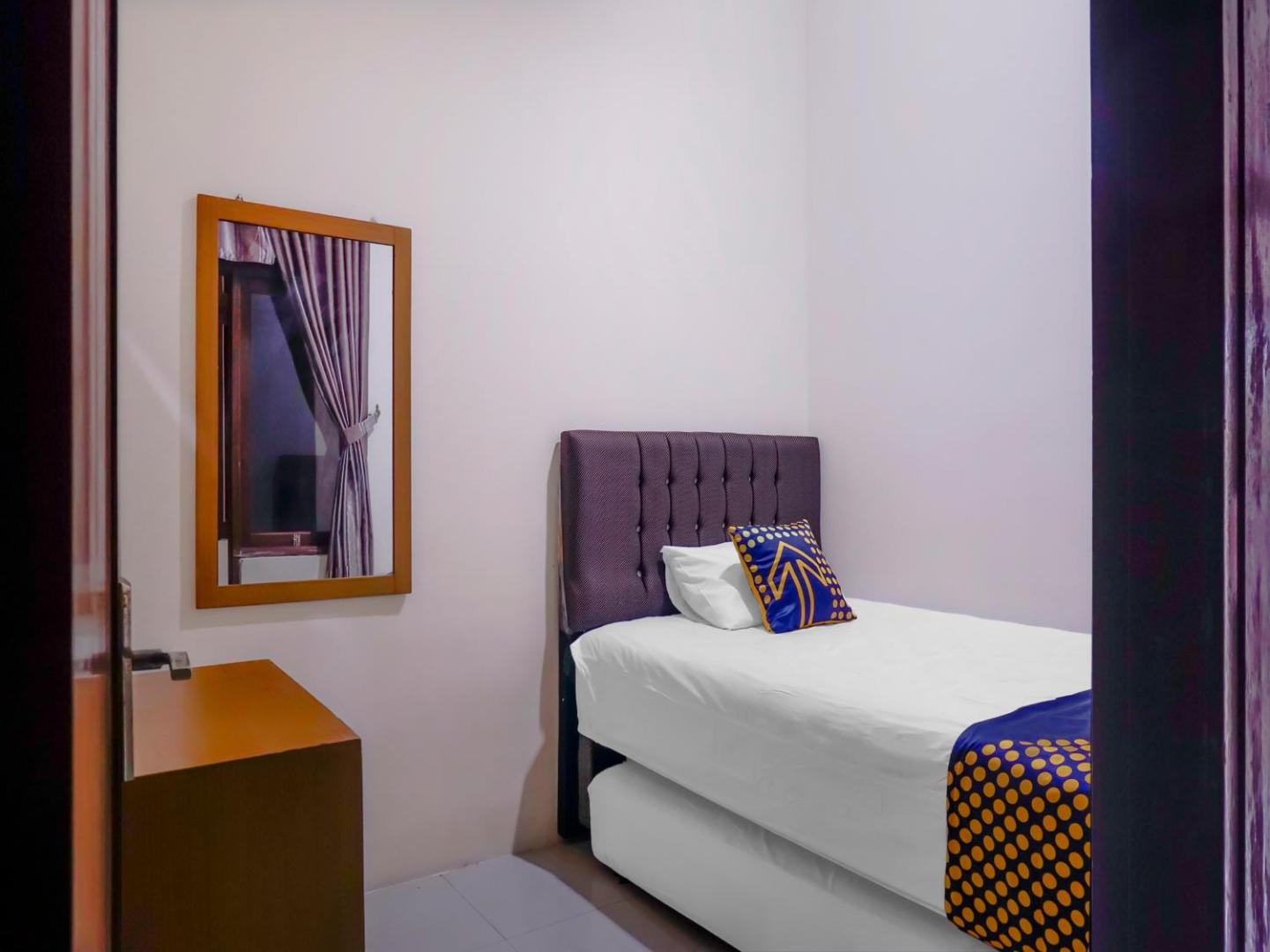 Wisma Madinah Syariah by OYO Rooms