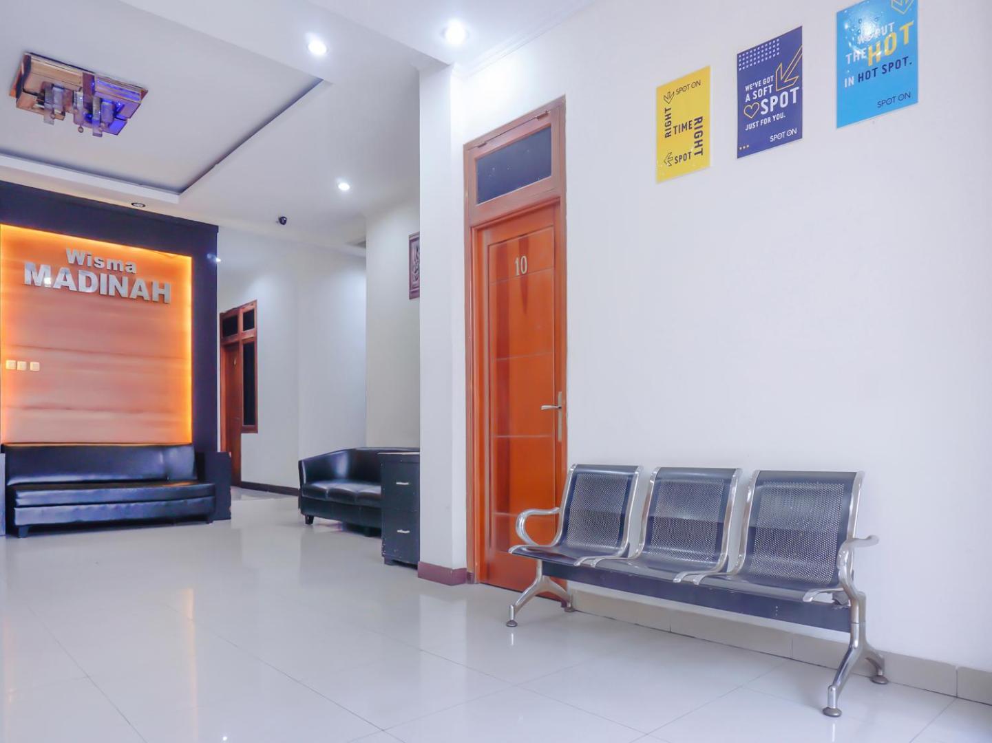 Wisma Madinah Syariah by OYO Rooms