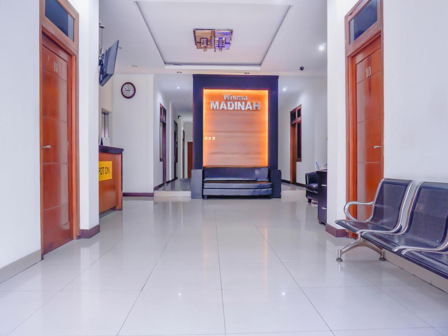 Wisma Madinah Syariah by OYO Rooms