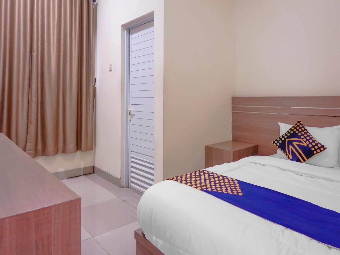 Wisma Madinah Syariah by OYO Rooms