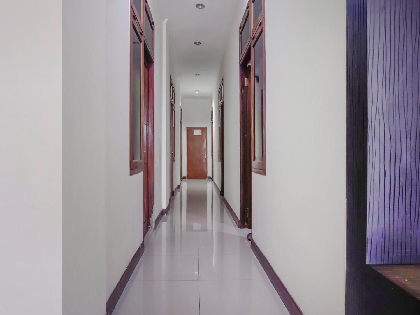 Wisma Madinah Syariah by OYO Rooms