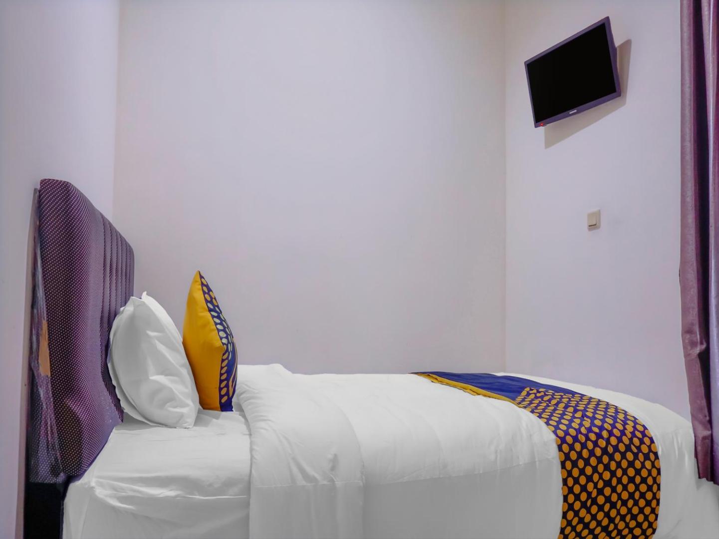 Wisma Madinah Syariah by OYO Rooms