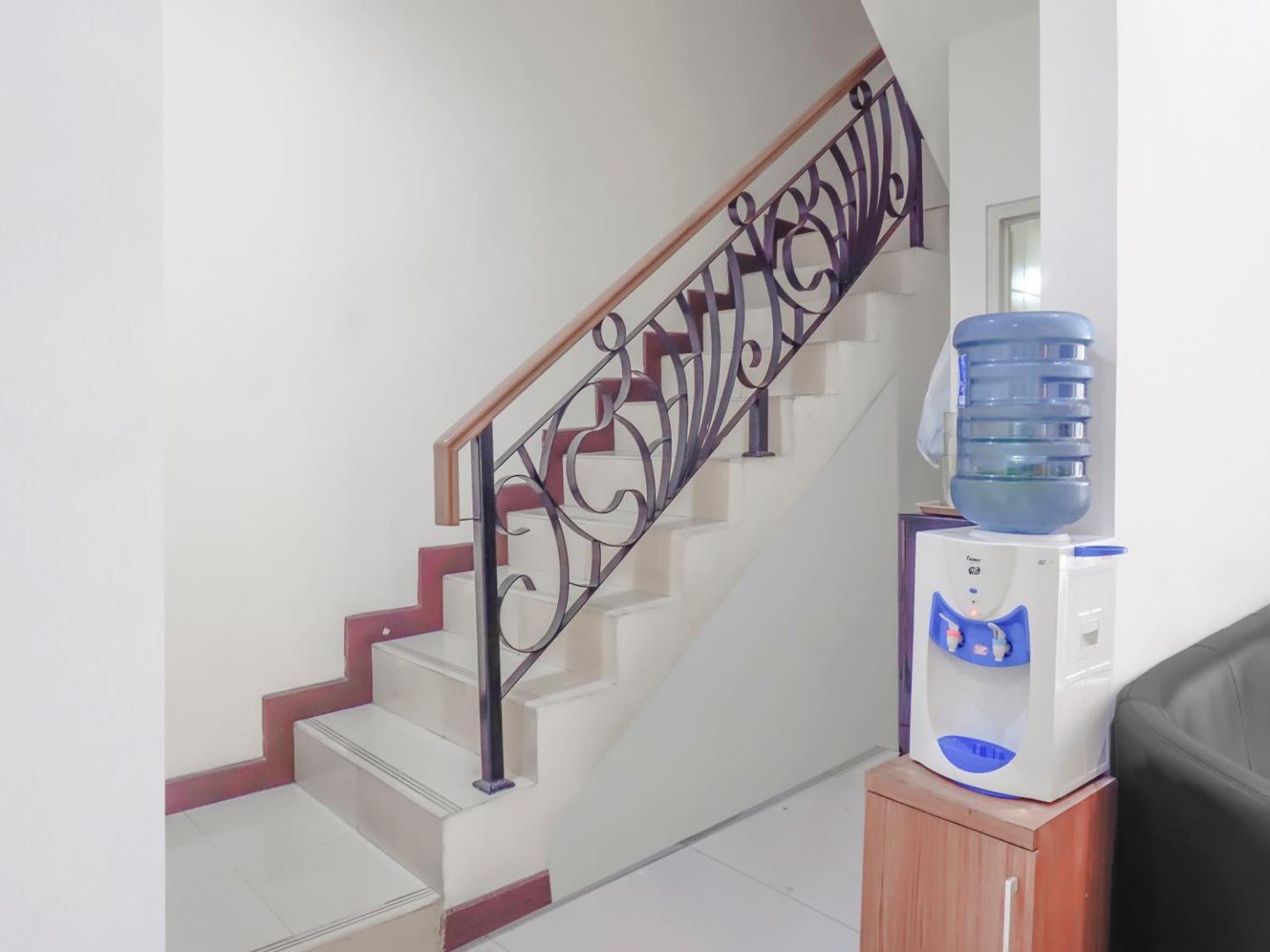 Wisma Madinah Syariah by OYO Rooms