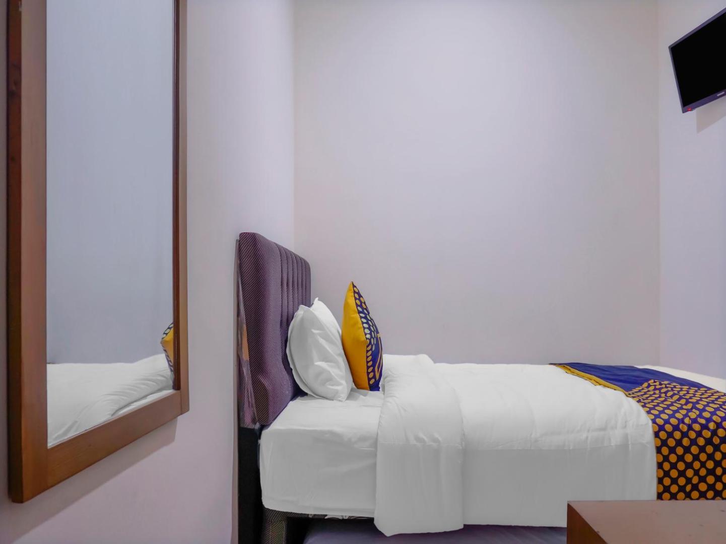 Wisma Madinah Syariah by OYO Rooms