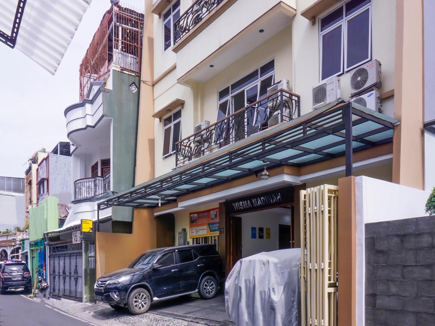 Wisma Madinah Syariah by OYO Rooms