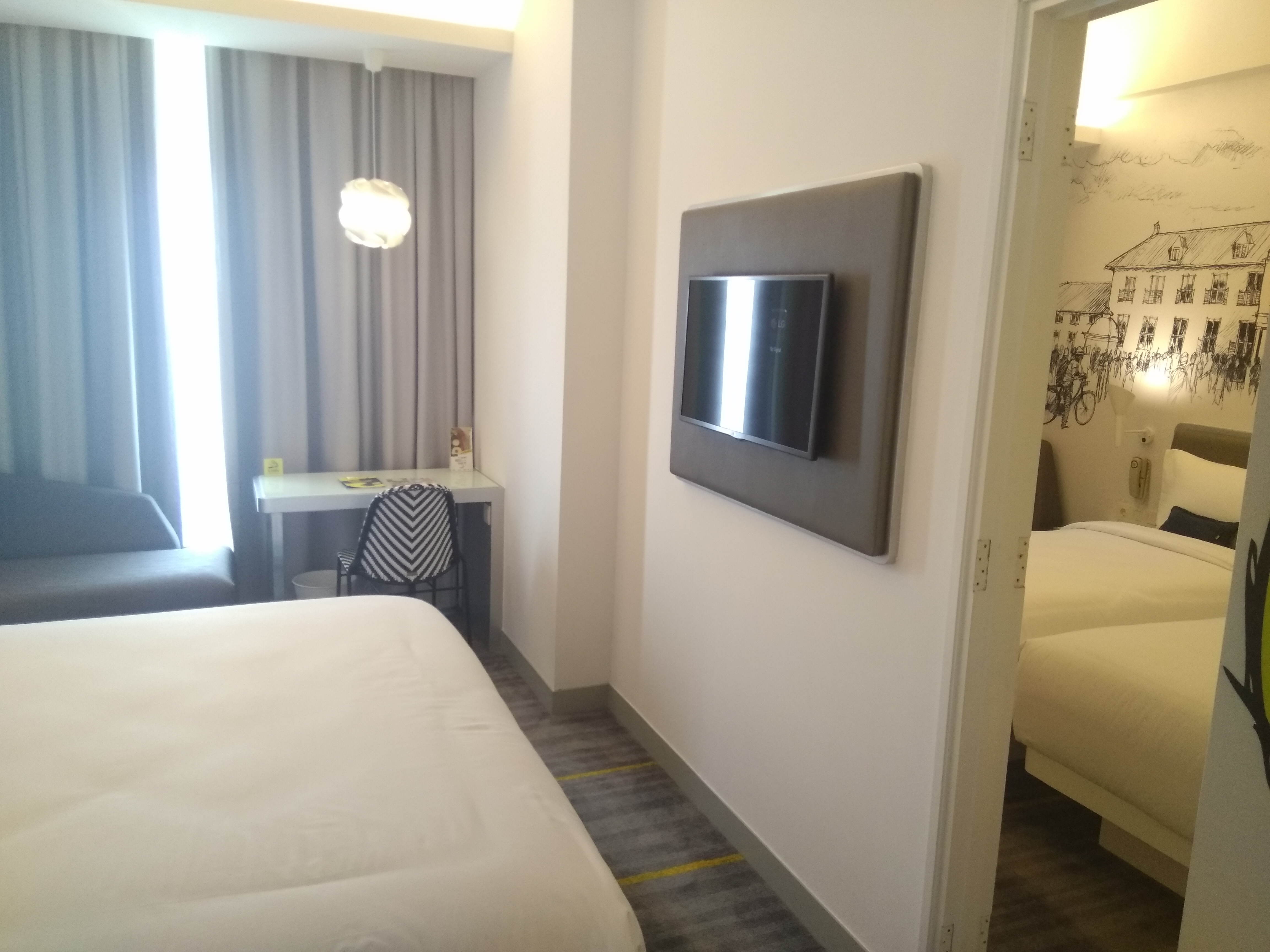 Yello Hotel Harmoni