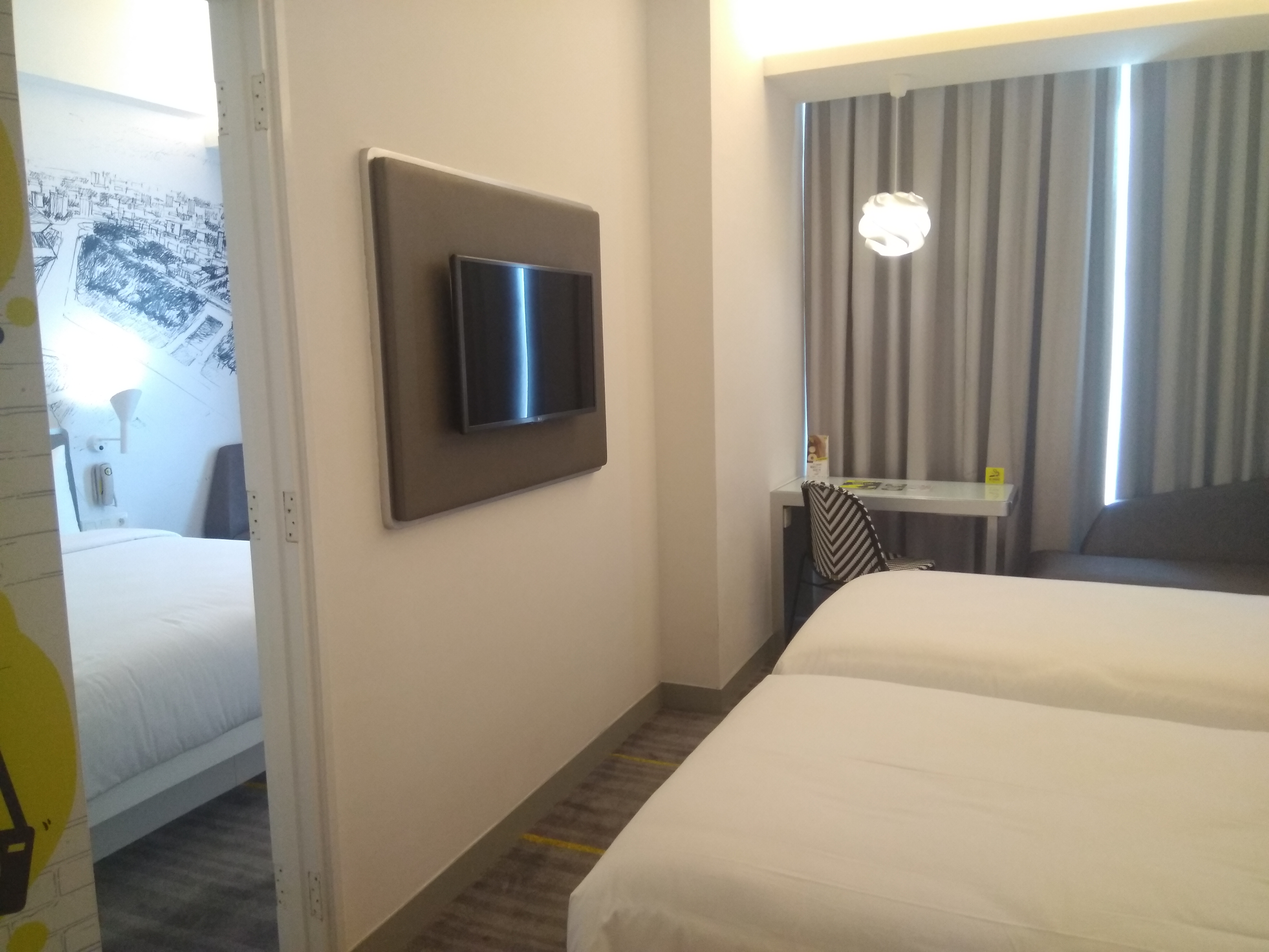 Yello Hotel Harmoni