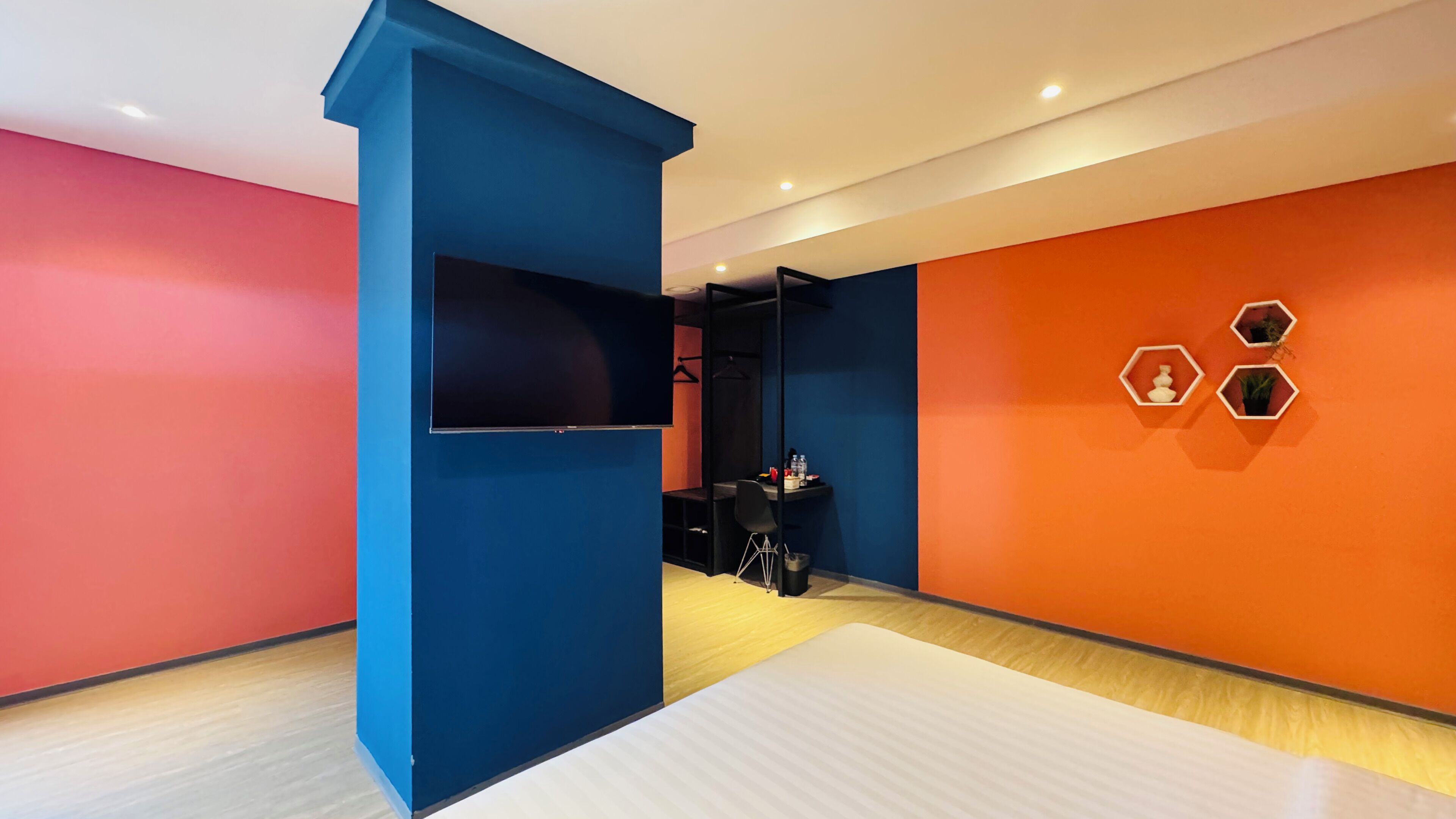 Yellow Bee Resort Cililitan