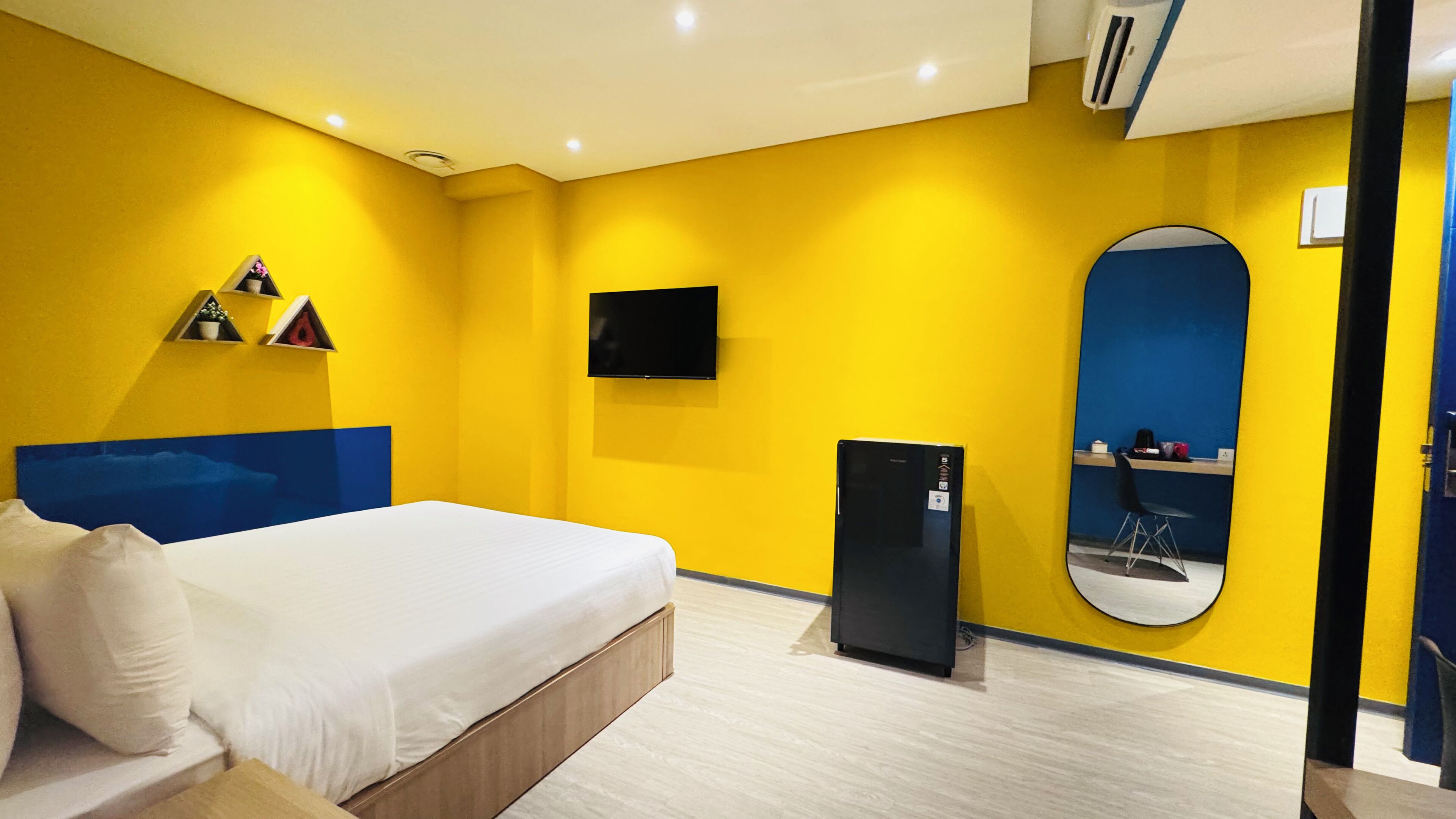 Yellow Bee Resort Cililitan