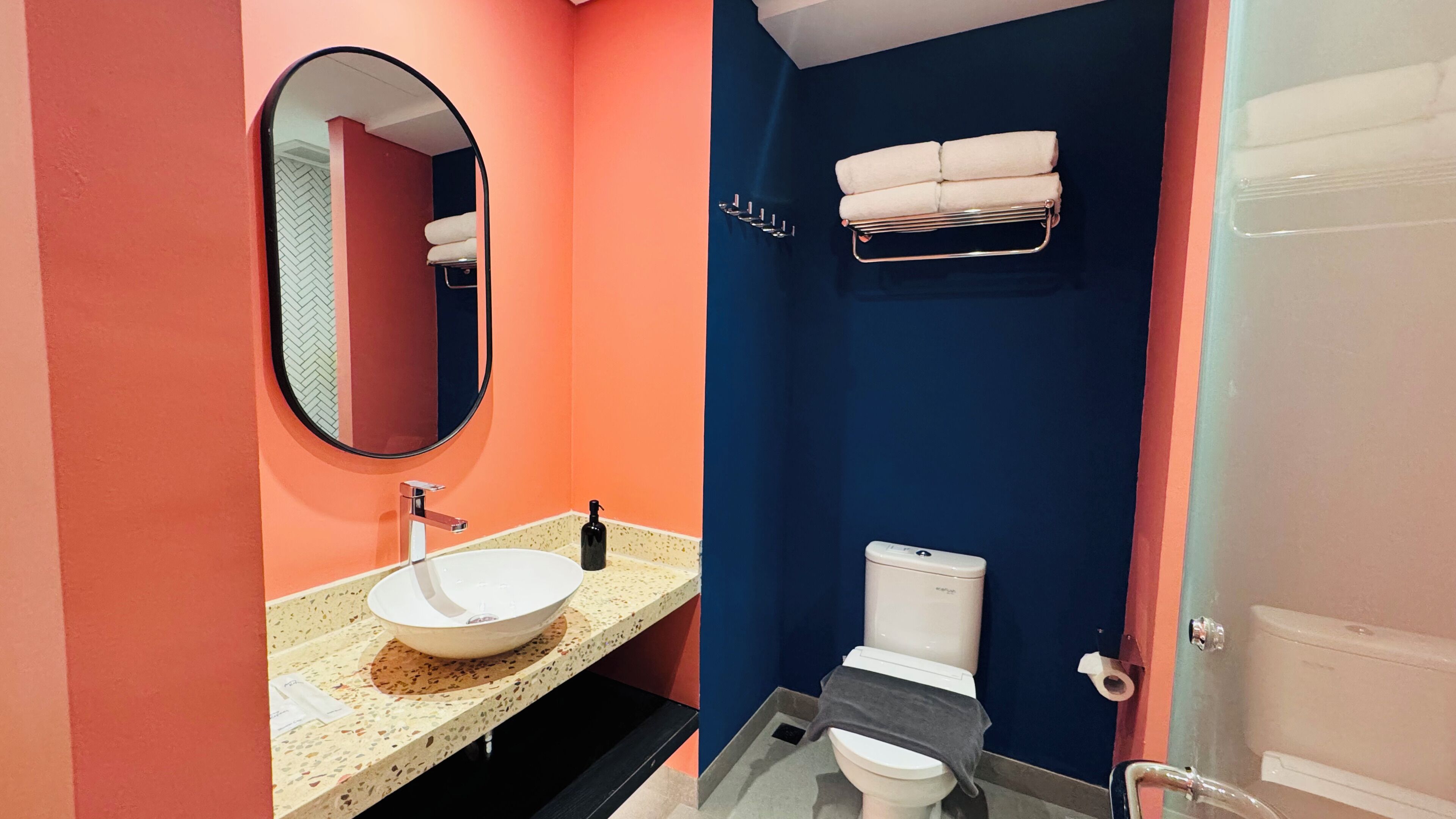 Yellow Bee Resort Cililitan