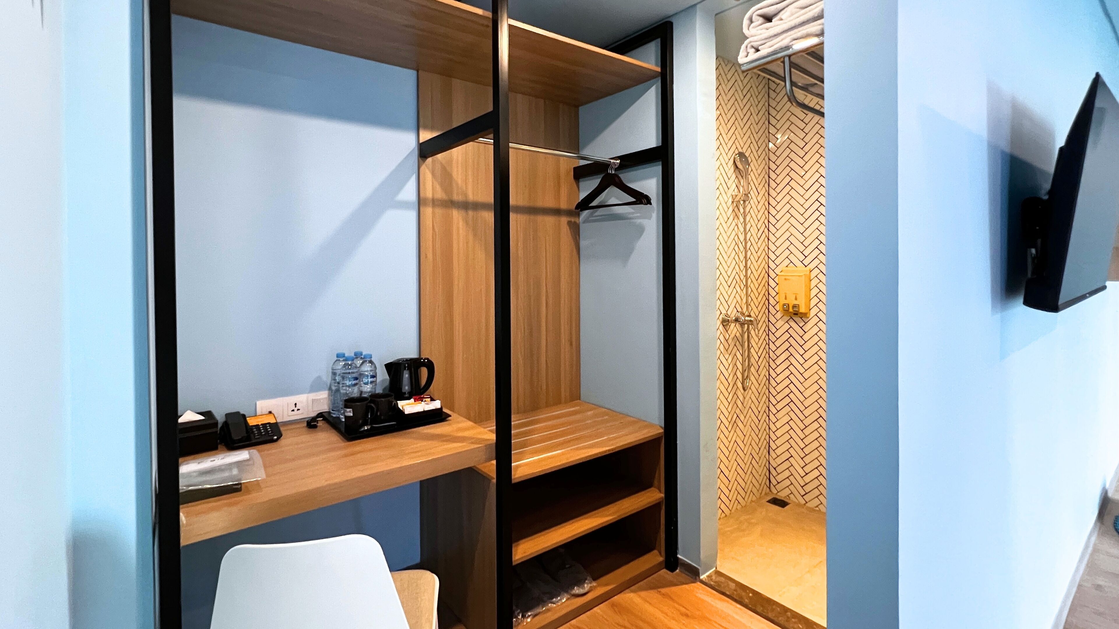 Yellow Bee Resort Cililitan