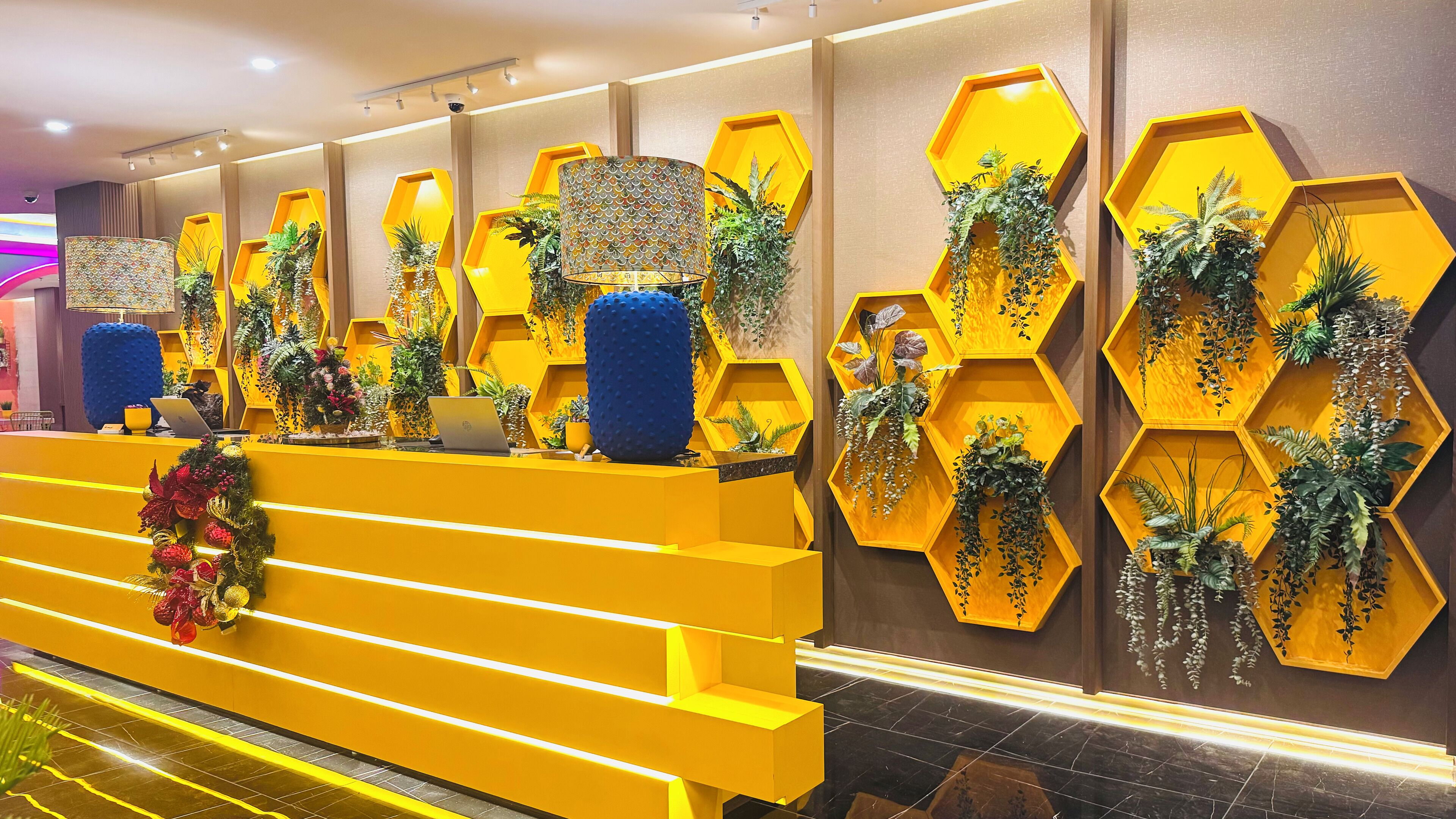 Yellow Bee Resort Cililitan