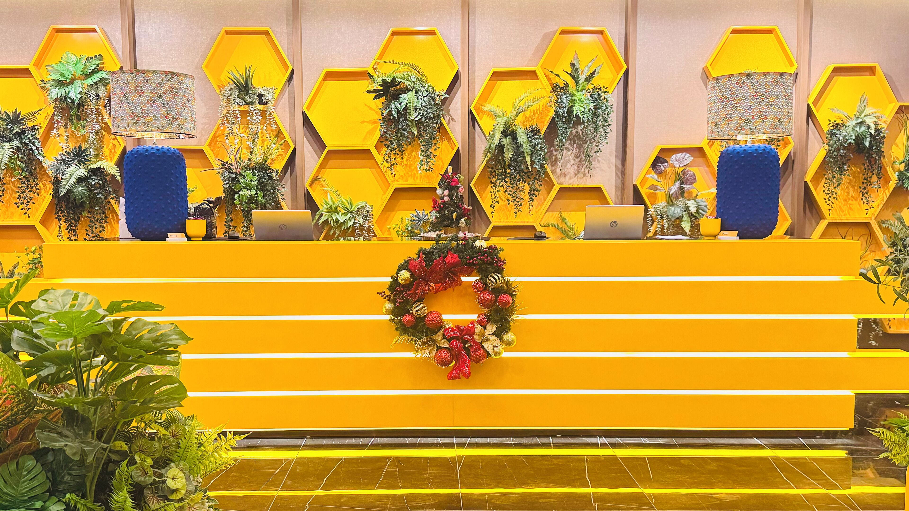 Yellow Bee Resort Cililitan