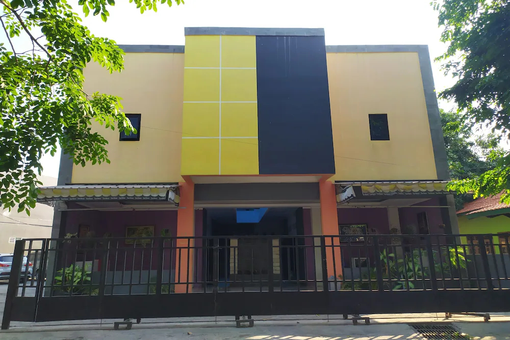 Yulia Guesthouse by OYO Rooms