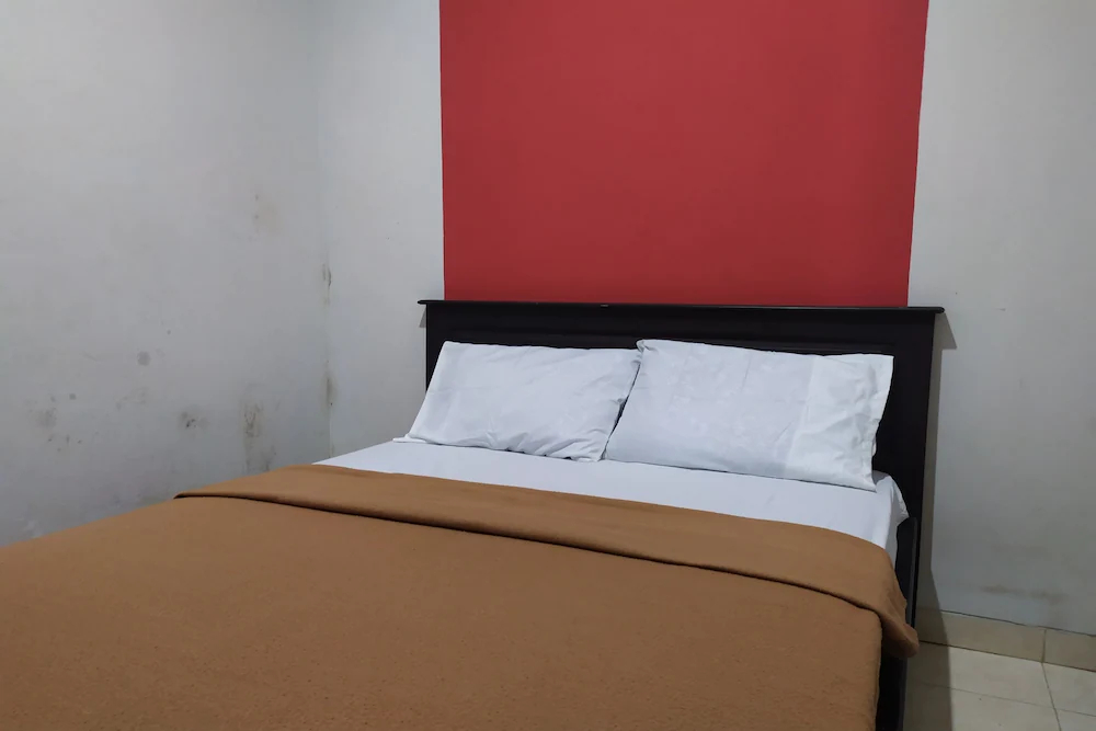 Yulia Guesthouse by OYO Rooms