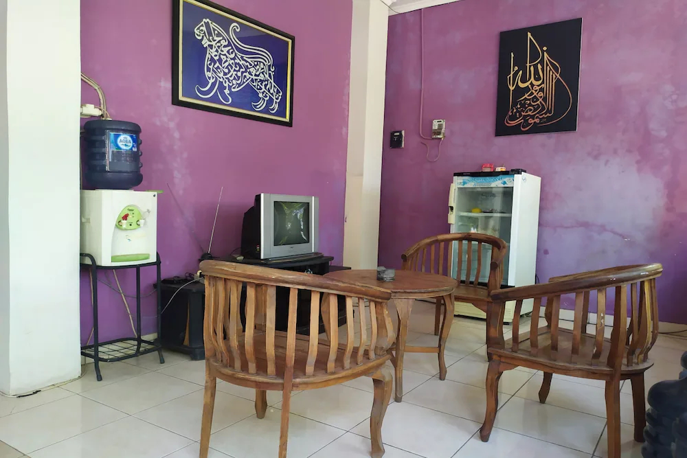 Yulia Guesthouse by OYO Rooms