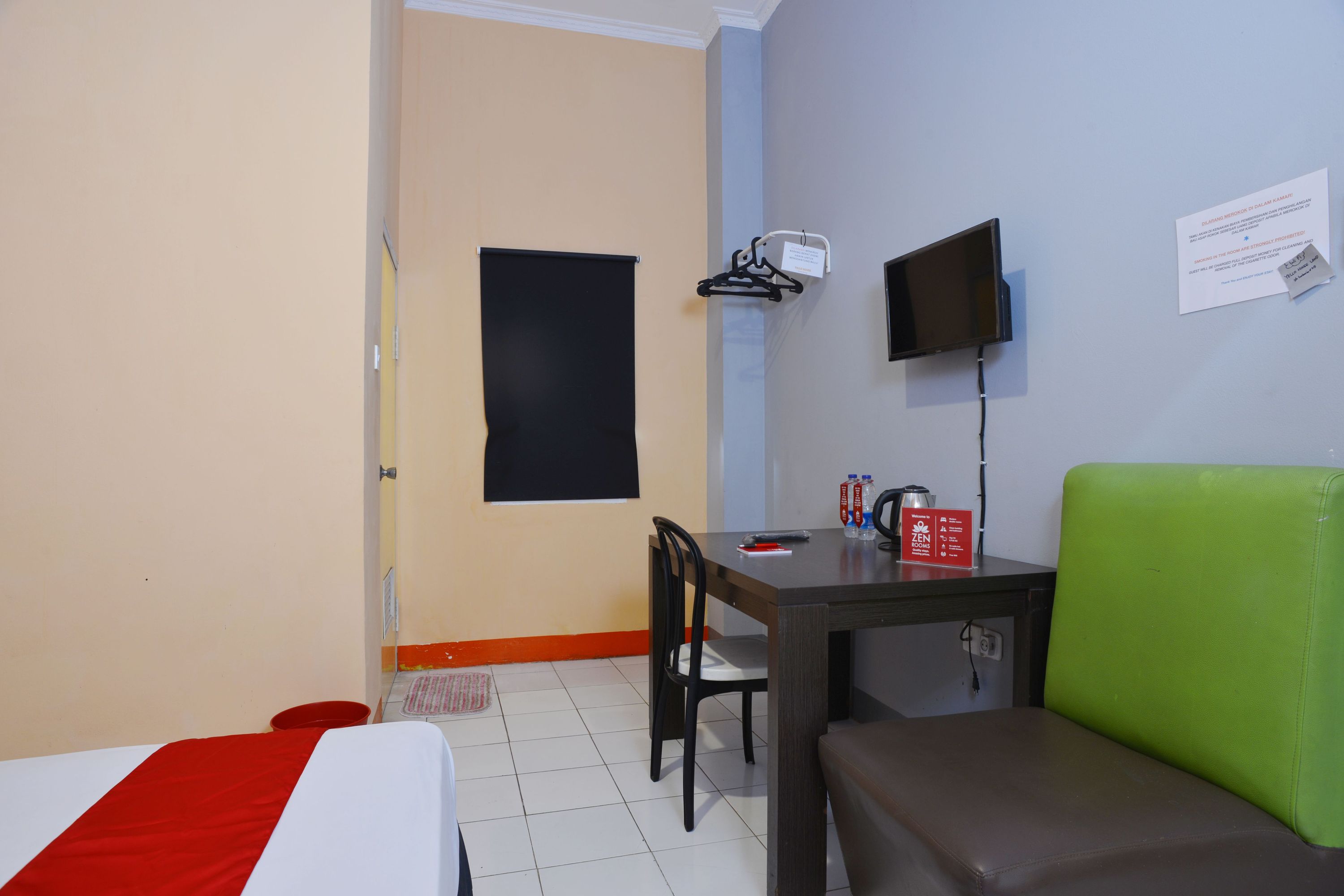 ZEN Rooms Basic Near Pasar Baru