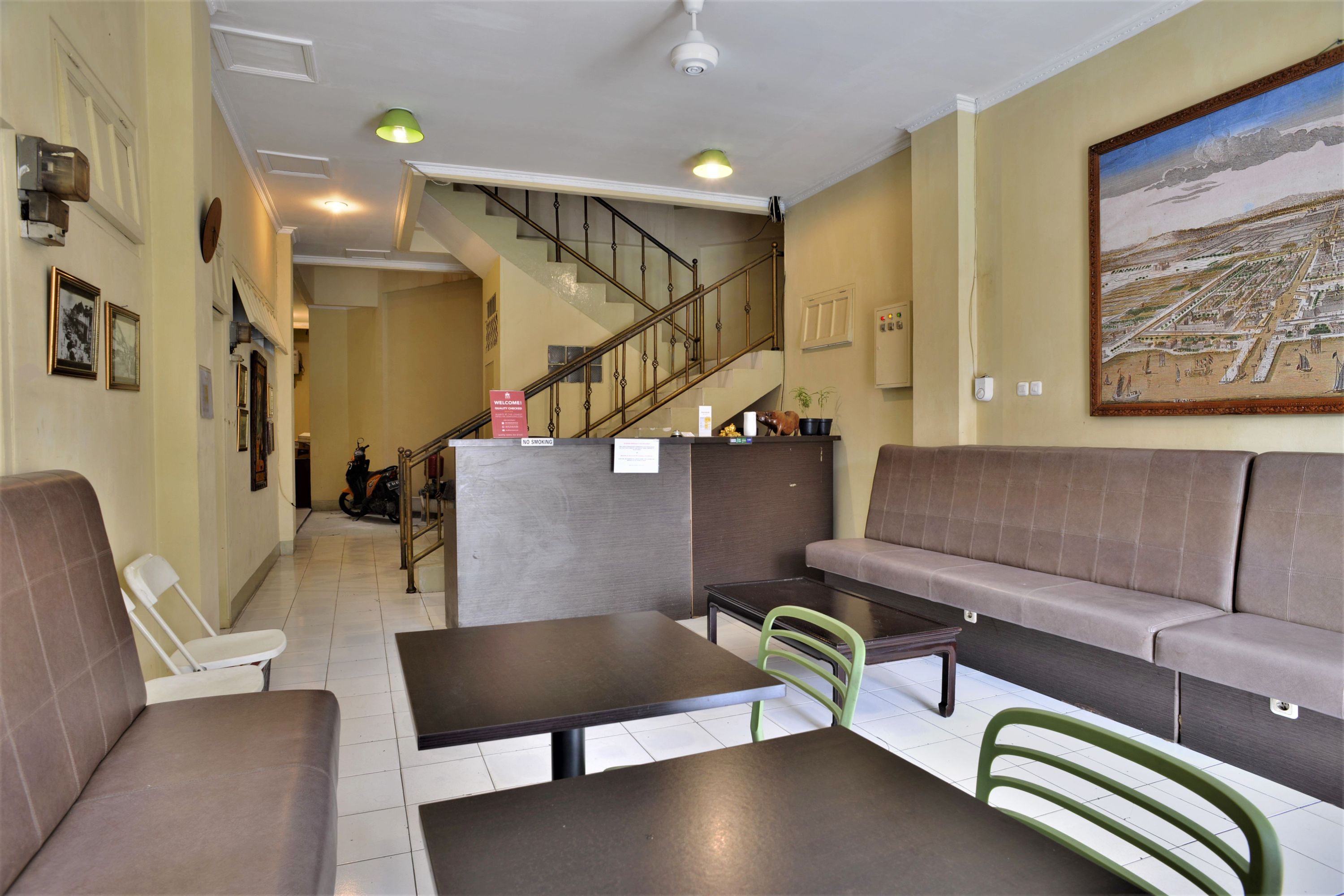 ZEN Rooms Basic Near Pasar Baru