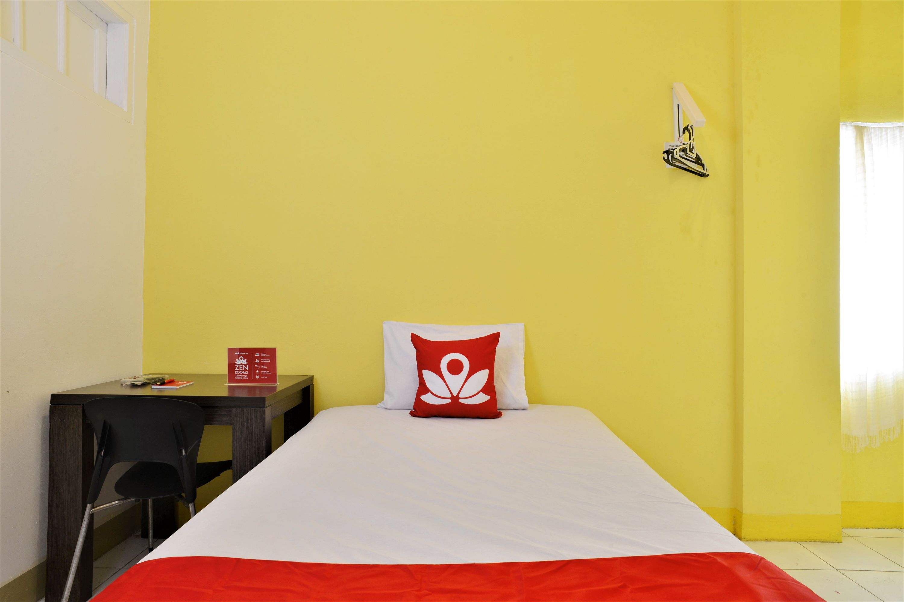 ZEN Rooms Basic Near Pasar Baru