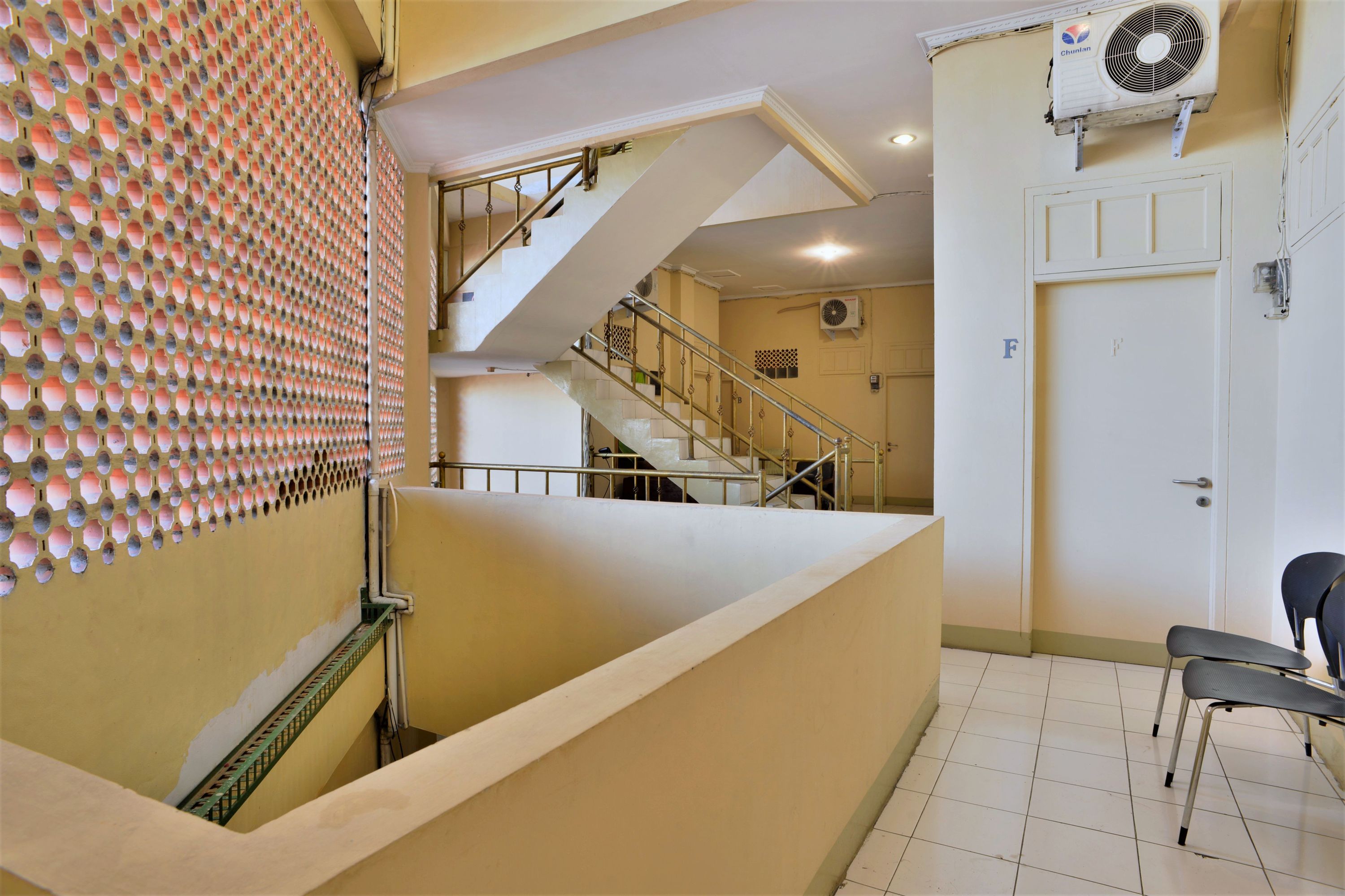 ZEN Rooms Basic Near Pasar Baru