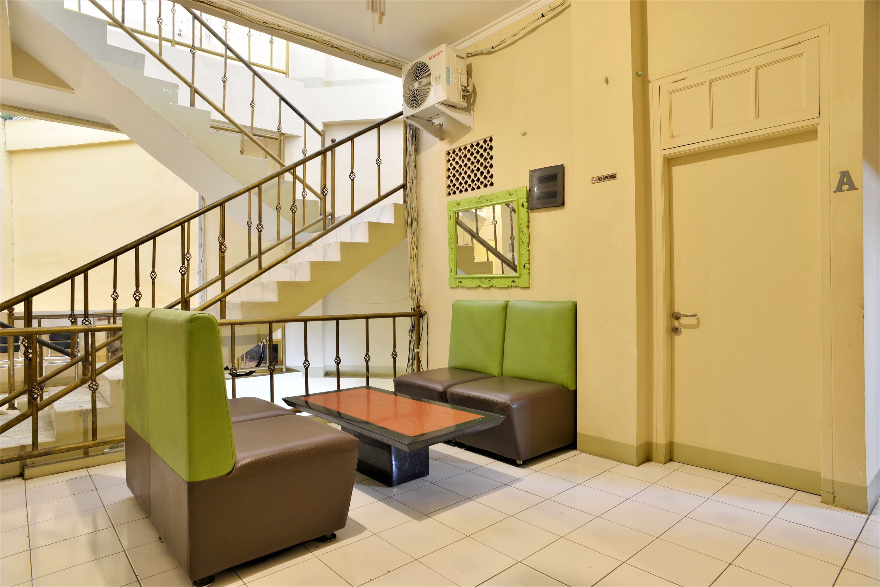 ZEN Rooms Basic Near Pasar Baru
