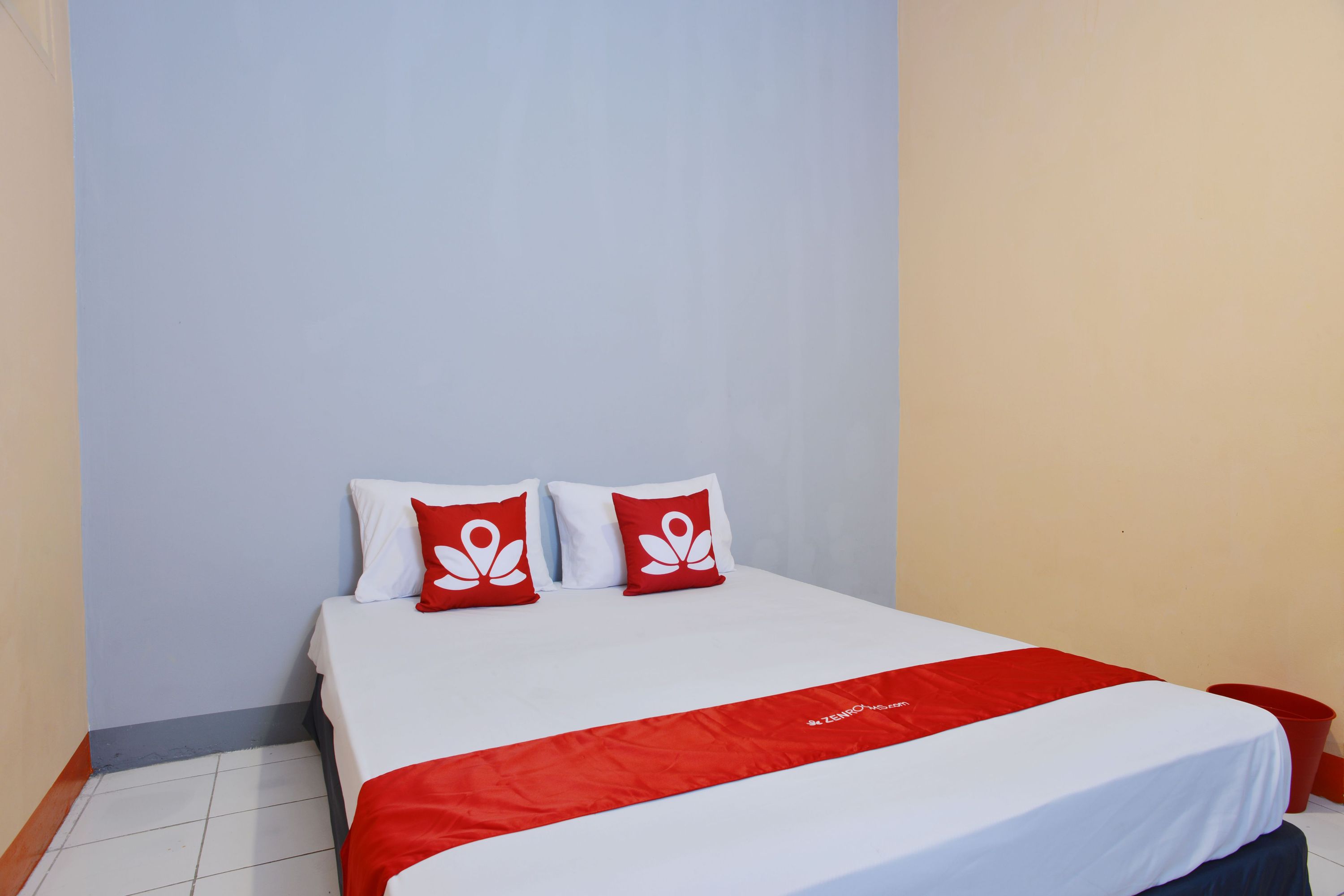 ZEN Rooms Basic Near Pasar Baru