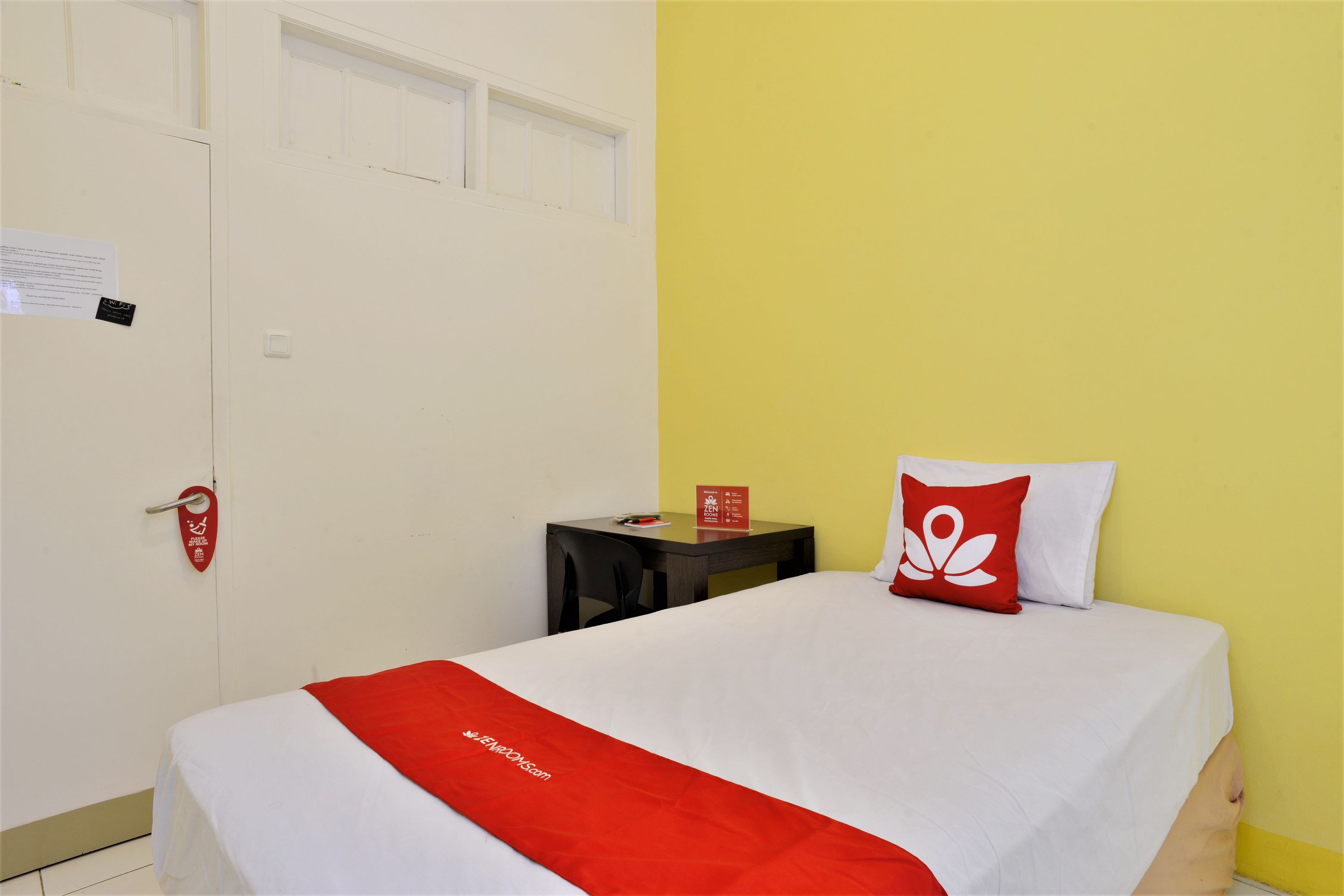 ZEN Rooms Basic Near Pasar Baru