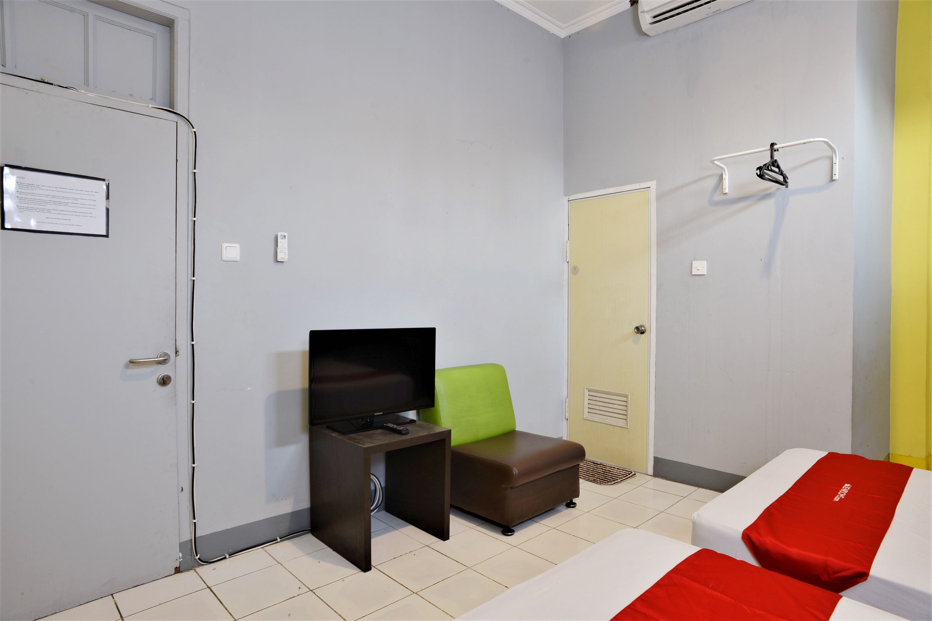 ZEN Rooms Basic Near Pasar Baru