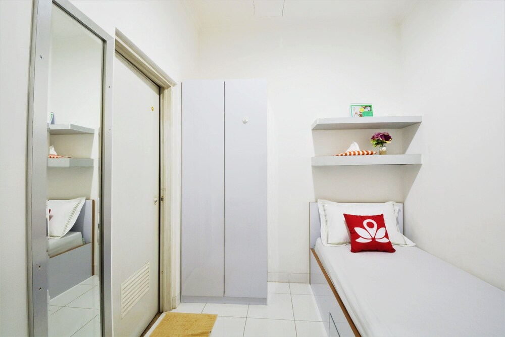 ZEN Rooms Basic Sunter Agung Utara Syariah