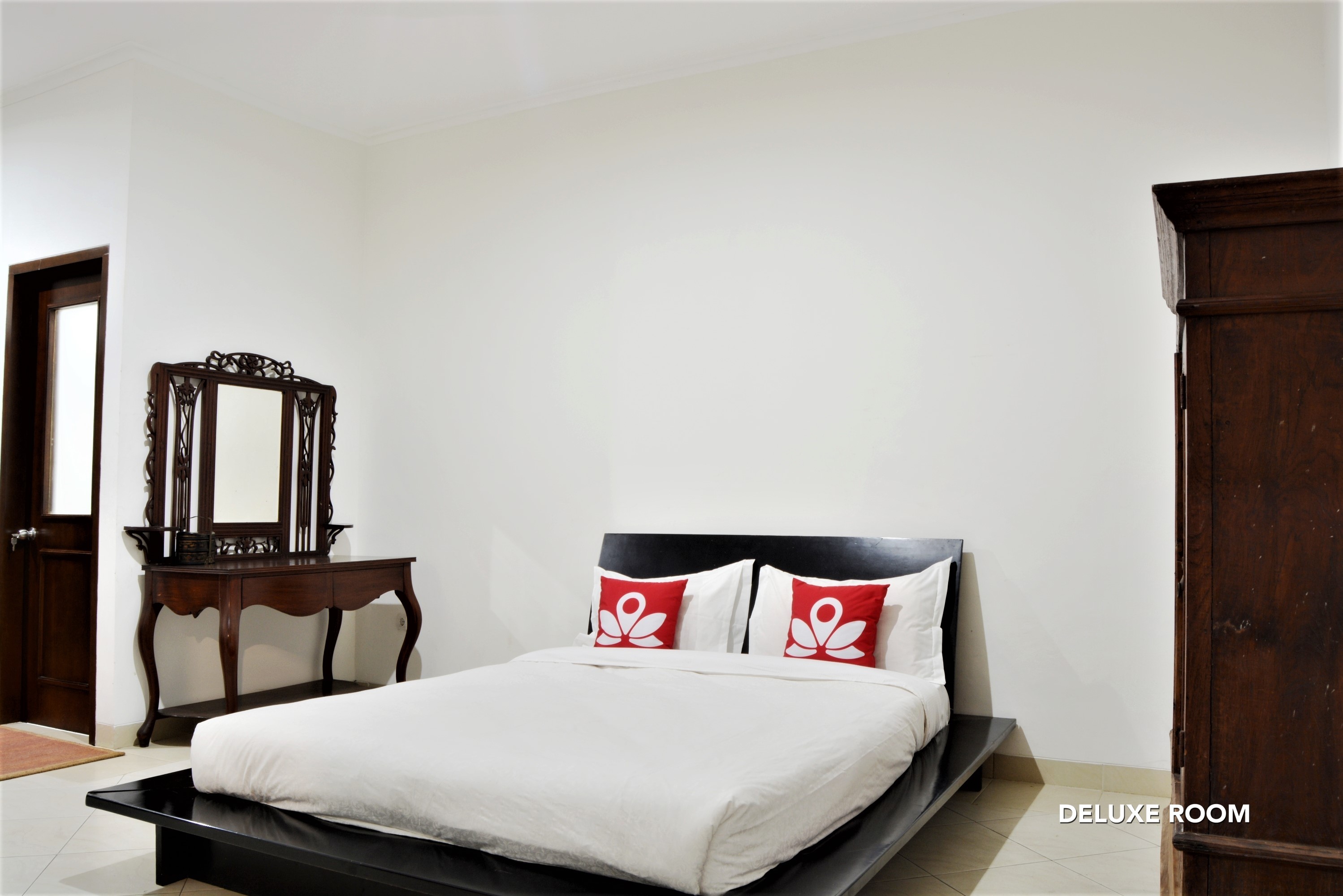 Zen Rooms Chic Home Kemang