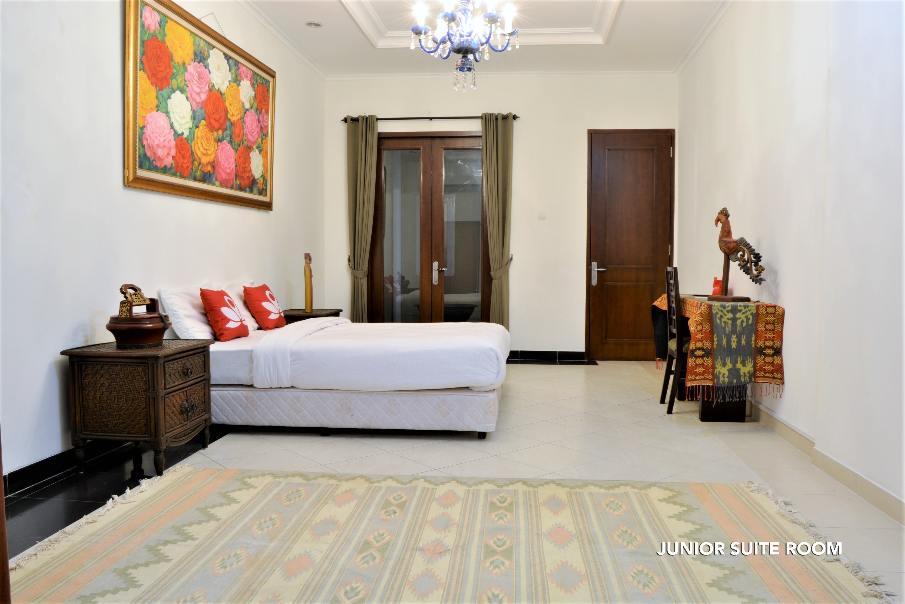 Zen Rooms Chic Home Kemang