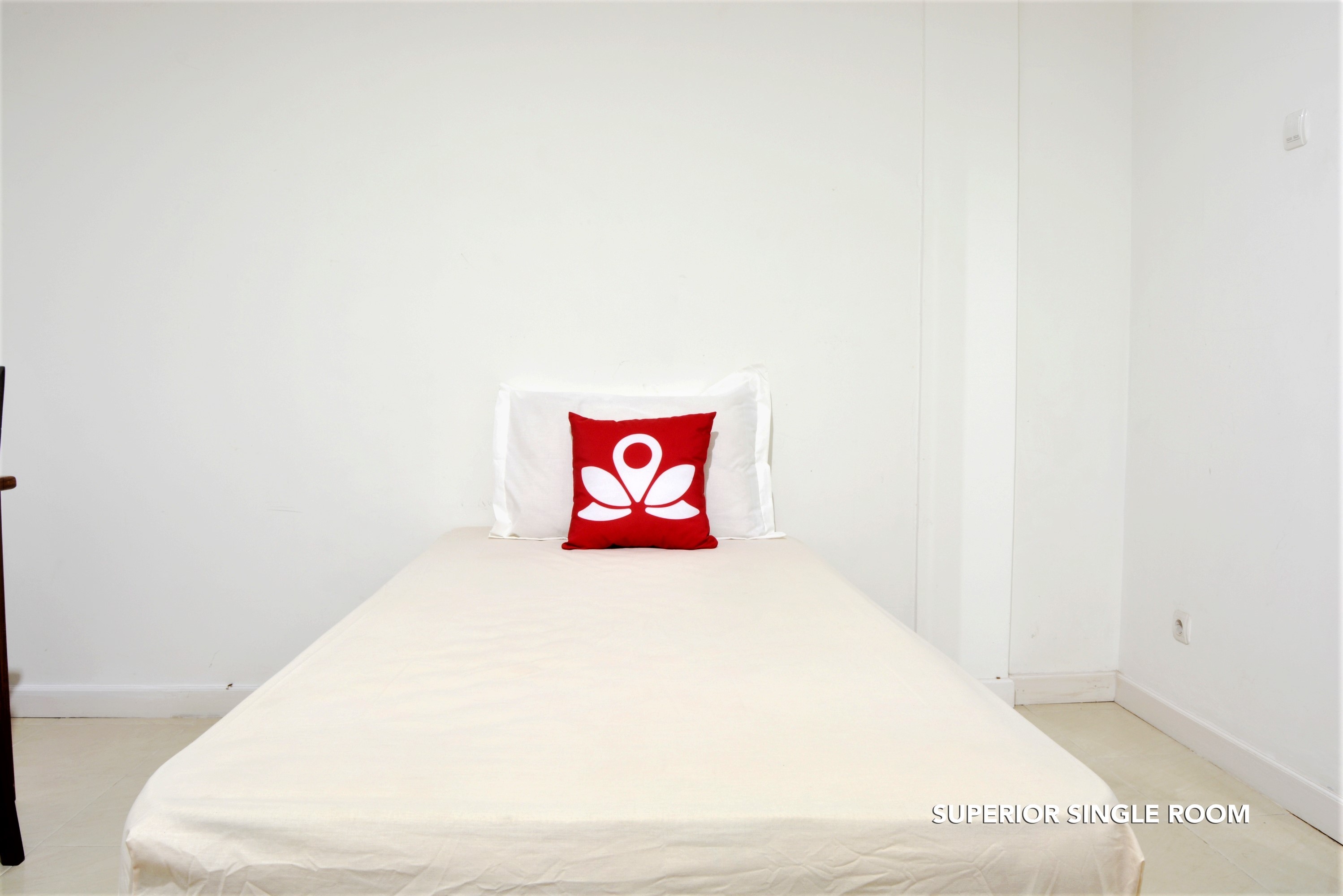 Zen Rooms Chic Home Kemang