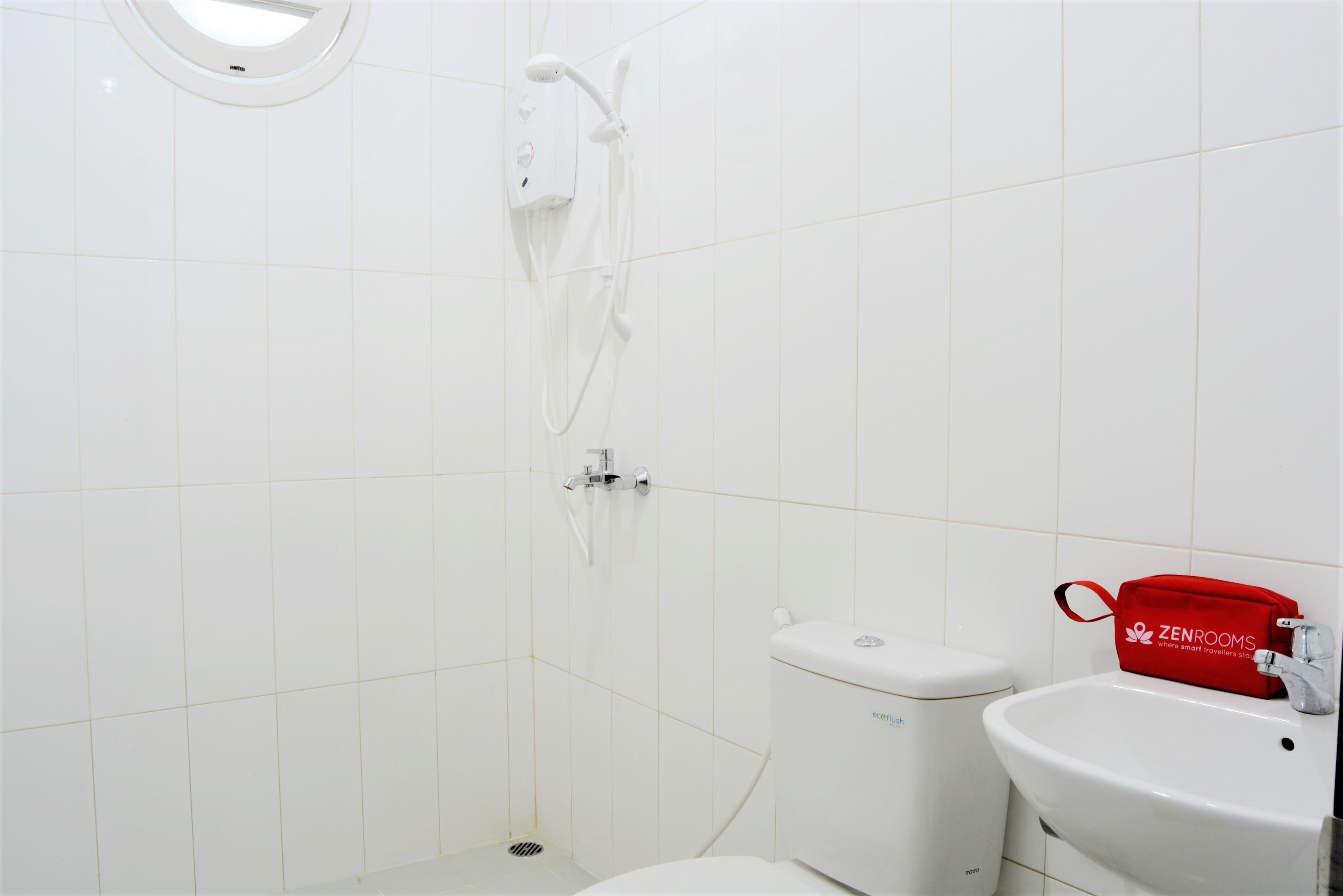 Zen Rooms Chic Home Kemang