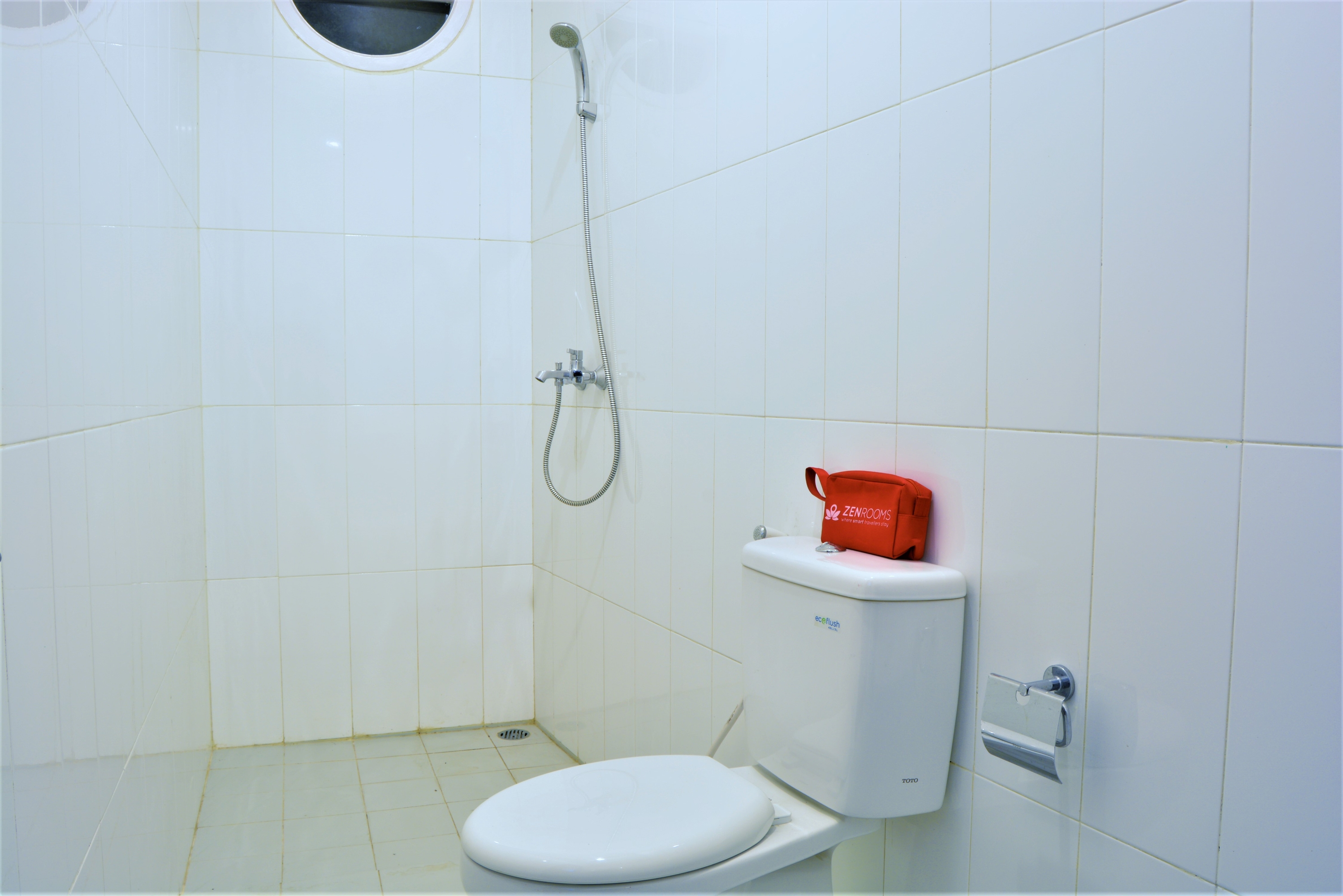 Zen Rooms Chic Home Kemang