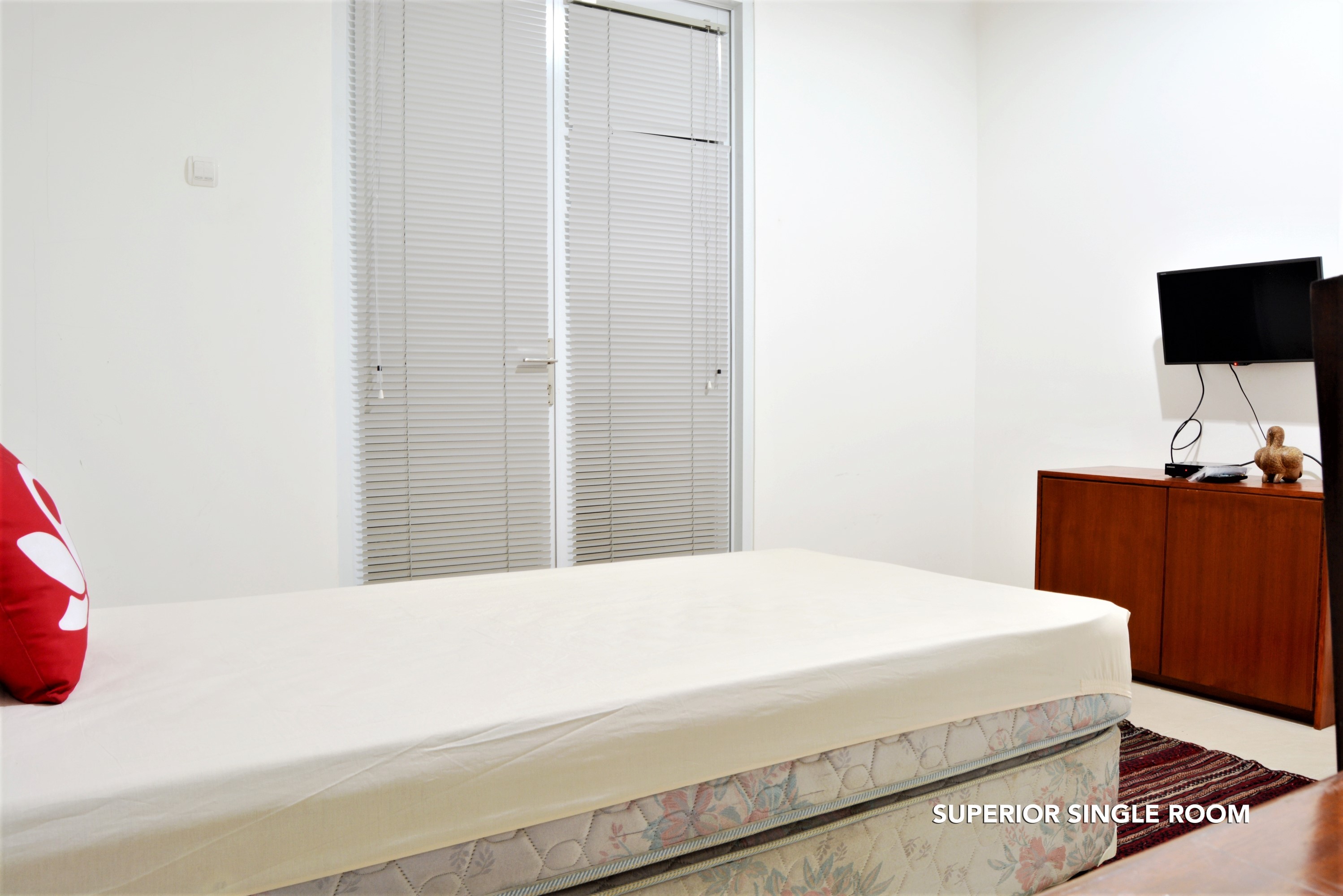 Zen Rooms Chic Home Kemang