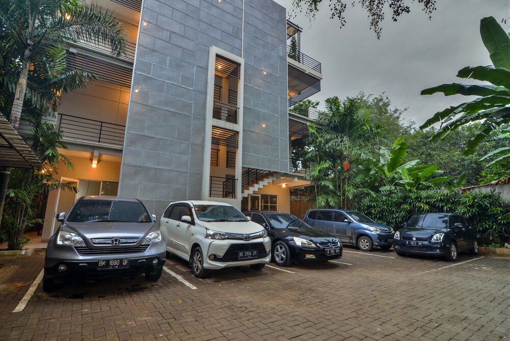 ZEN Rooms Kebagusan Raya 21