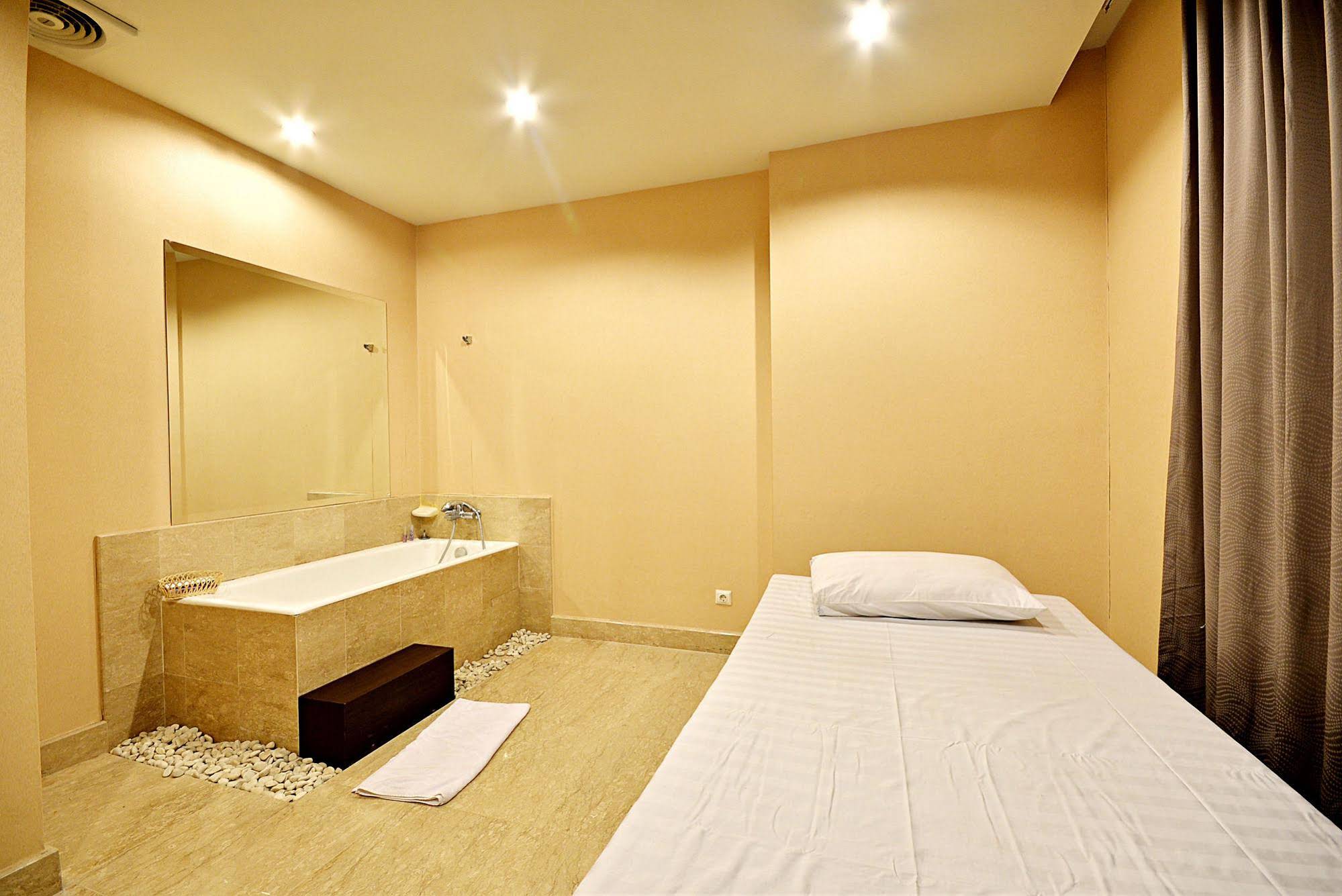 ZEN Rooms Mampang Tendean