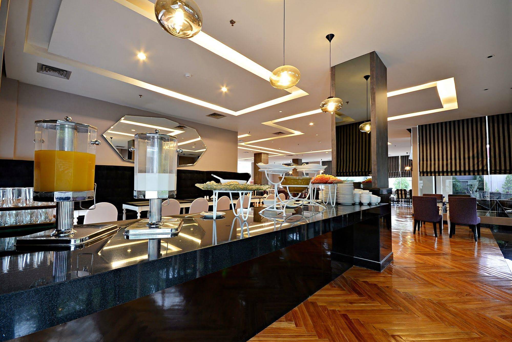 ZEN Rooms Mampang Tendean