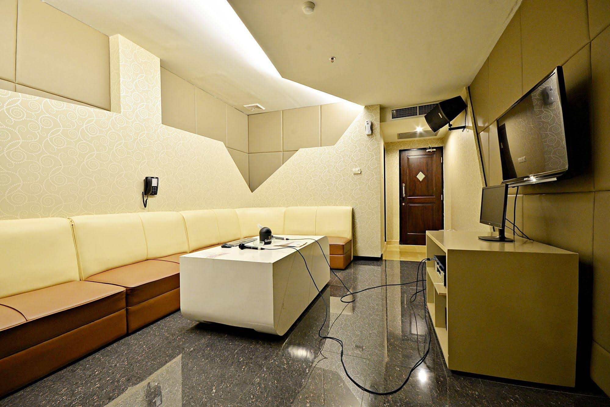 ZEN Rooms Mampang Tendean