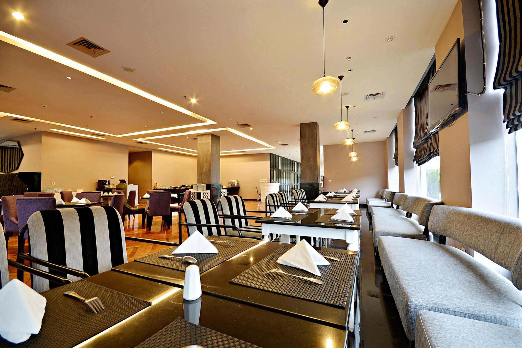 ZEN Rooms Mampang Tendean