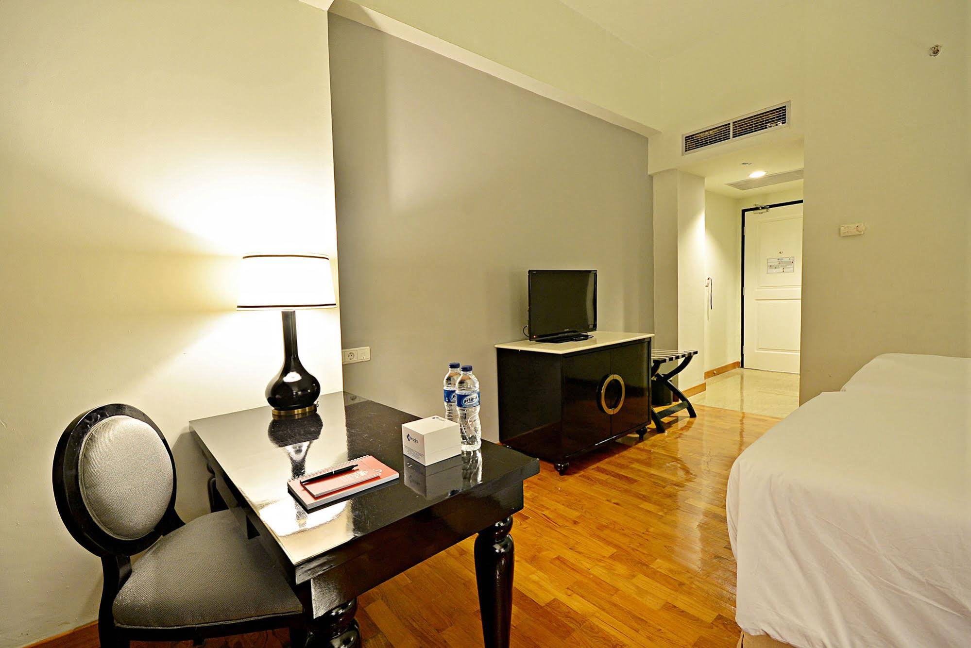 ZEN Rooms Mampang Tendean